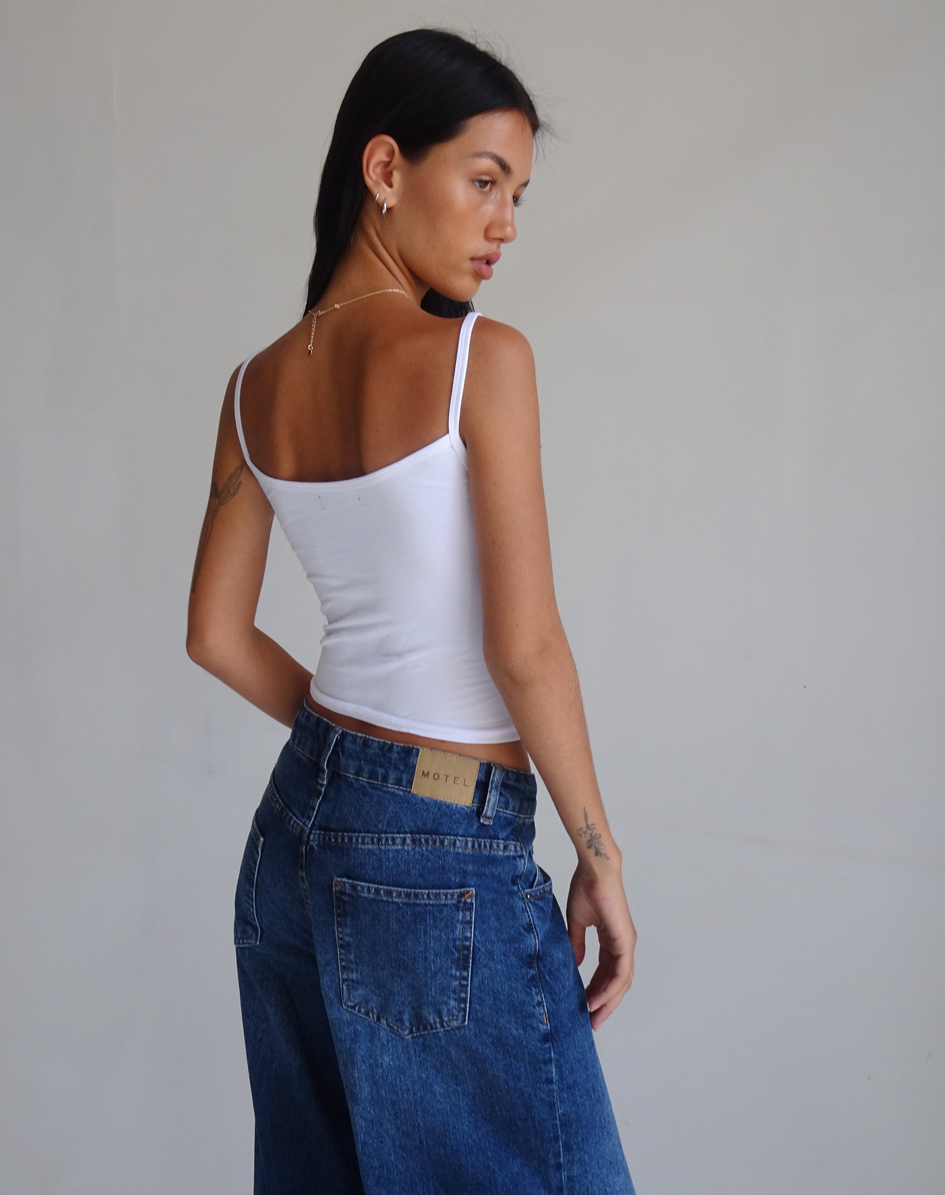 Afbeelding van Isa Vest Top in Wit met Mon Cheri borduursel