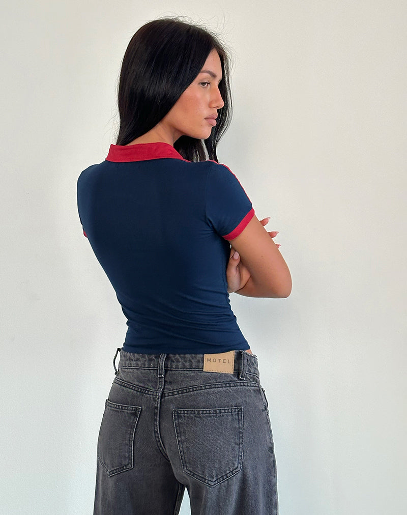 Afbeelding van Isda Top in Navy met Adrenaline Rode Binding en M Borduring