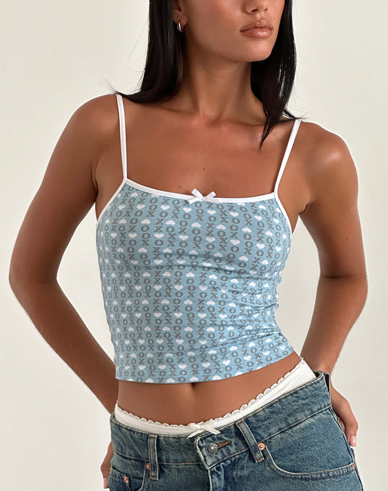 Afbeelding van Isna Cami Top in Powder Blue XO Heart Print