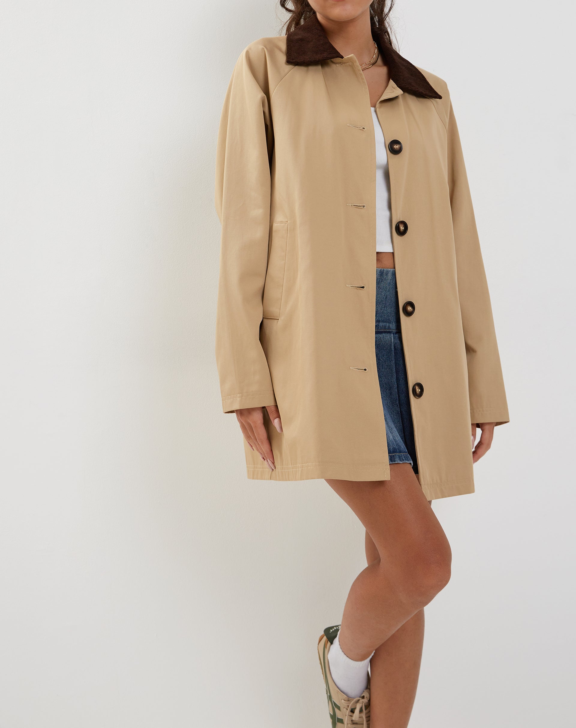Afbeelding van Izora Korte Trench Coat in Tan