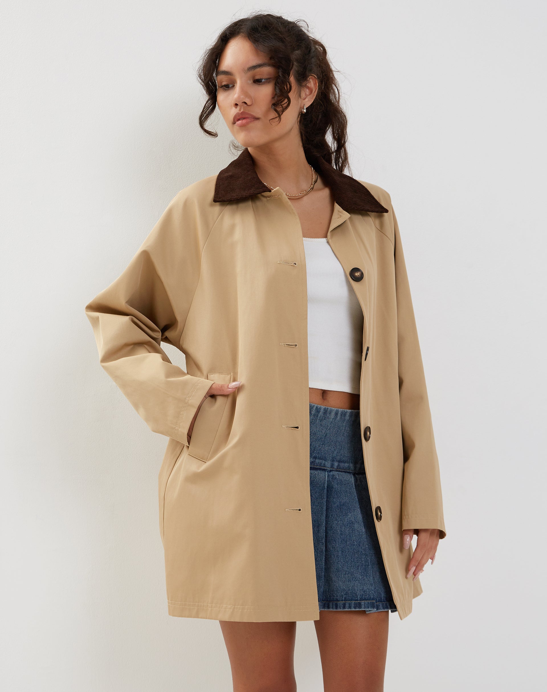 Afbeelding van Izora Korte Trench Coat in Tan
