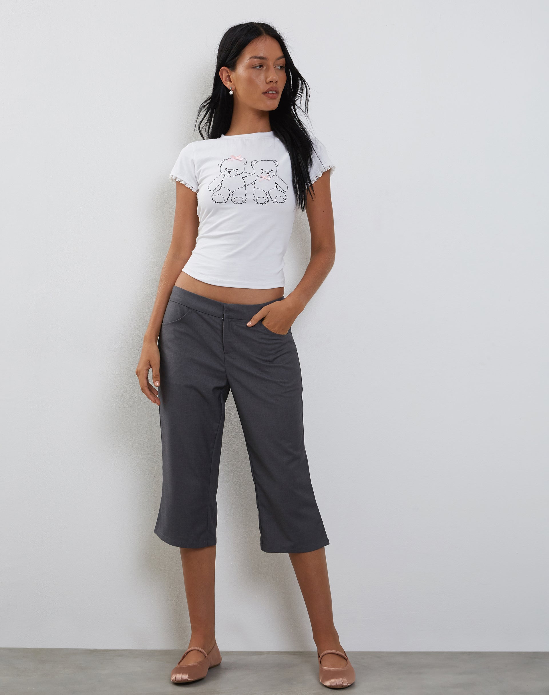 Afbeelding van Izzy T-shirt met kanten randje in wit Teddymotief