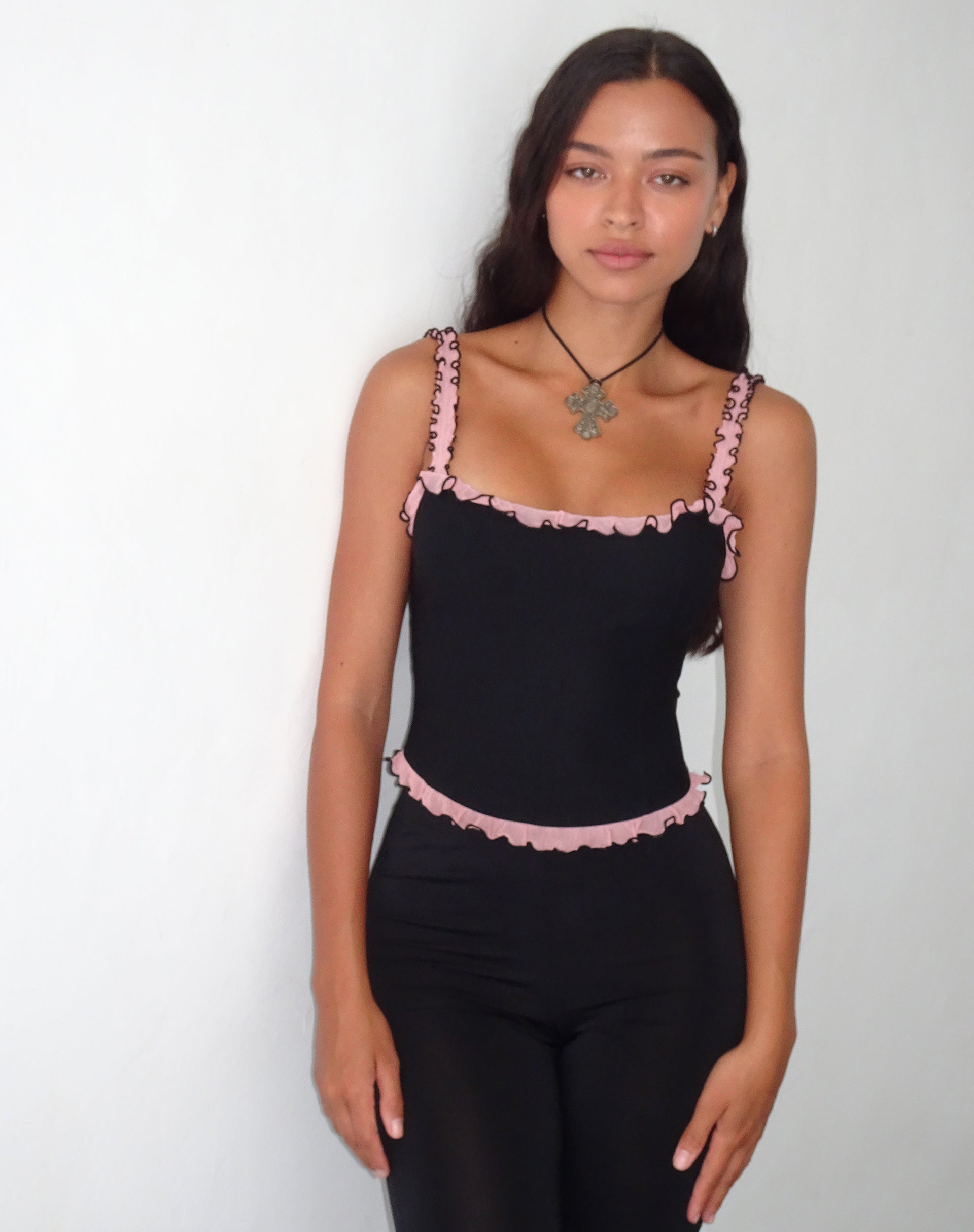 Image of Idalia Corset Top in Zwart met Roze Mesh Ruffle