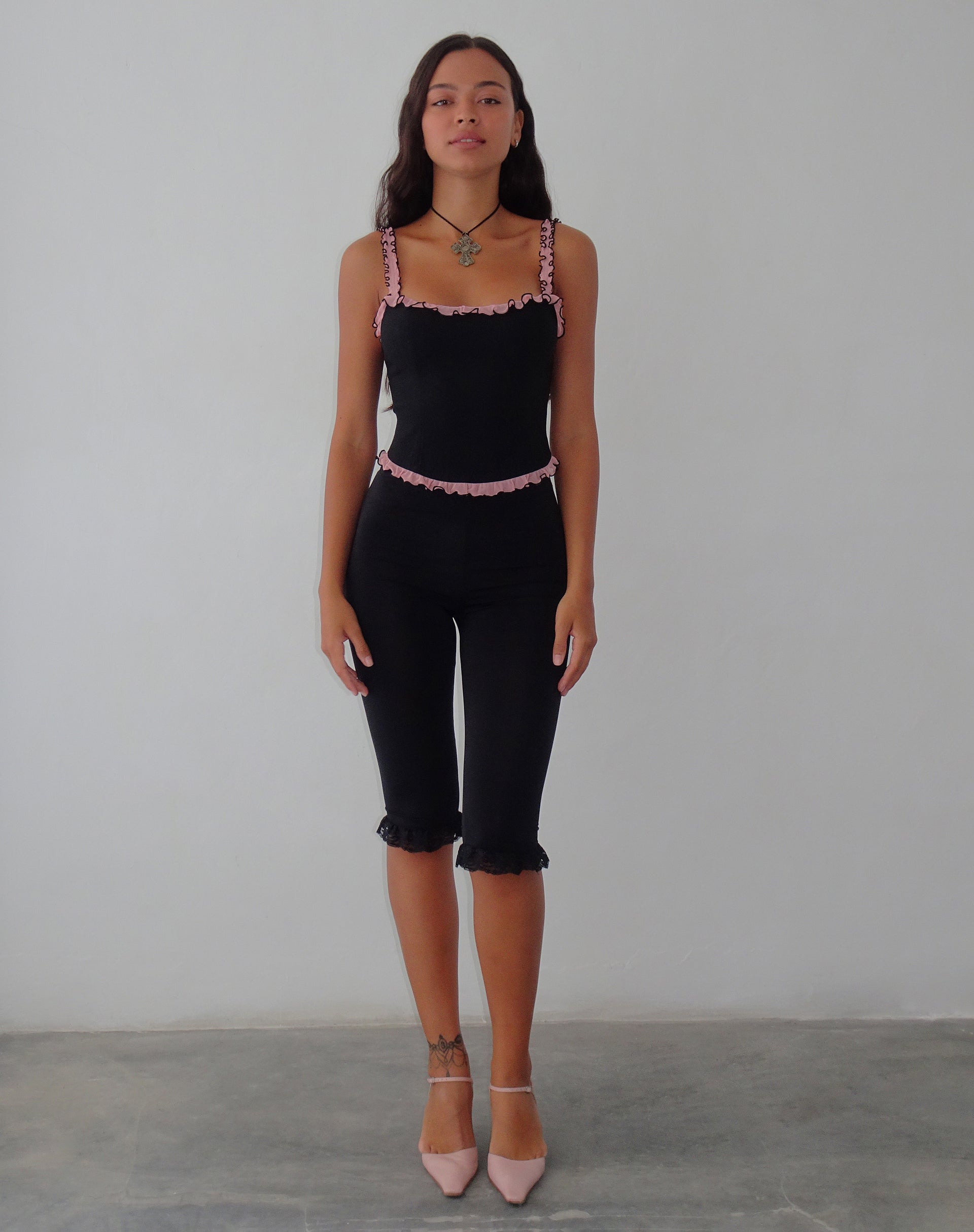 Image of Idalia Corset Top in Zwart met Roze Mesh Ruffle