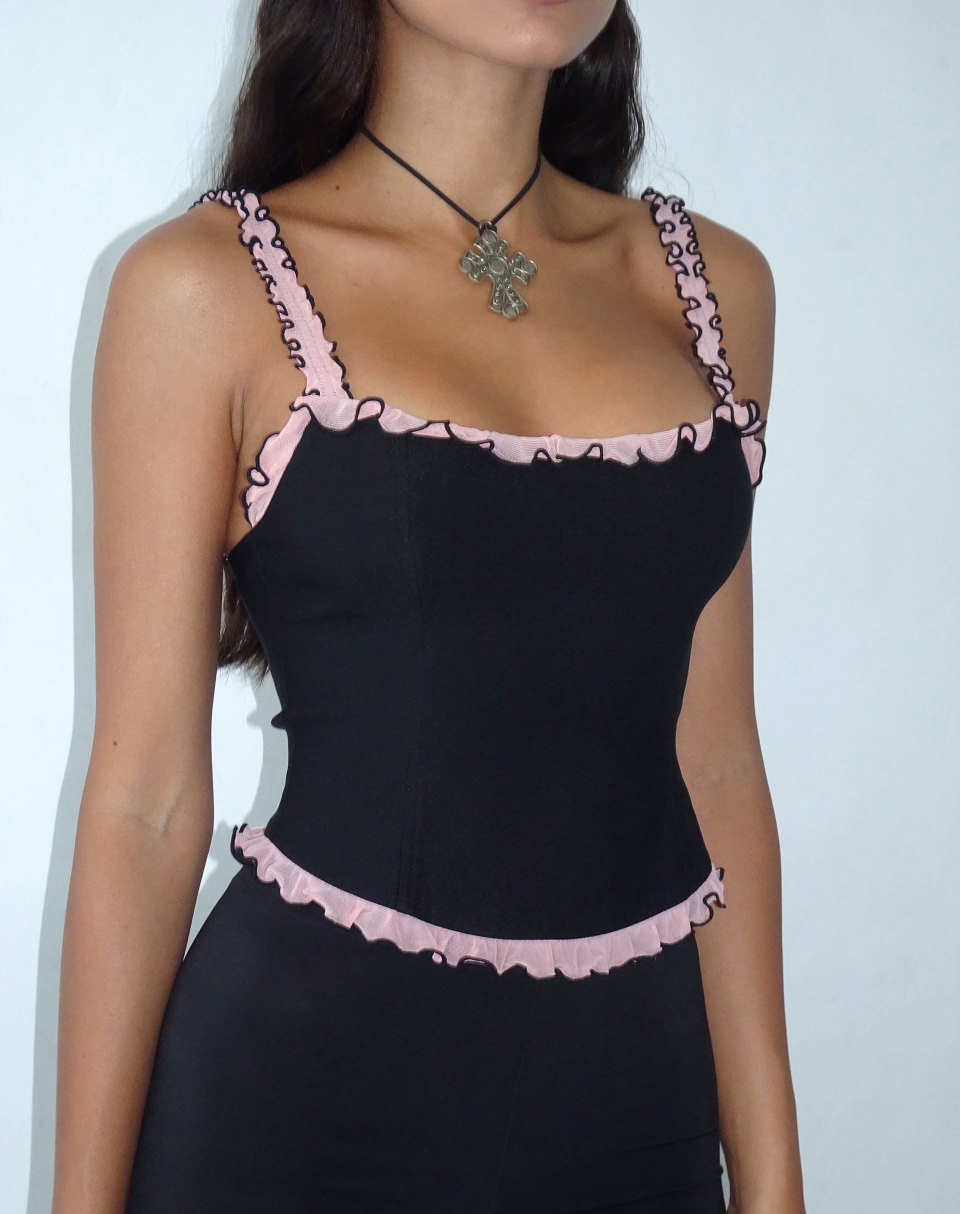 Image of Idalia Corset Top in Zwart met Roze Mesh Ruffle