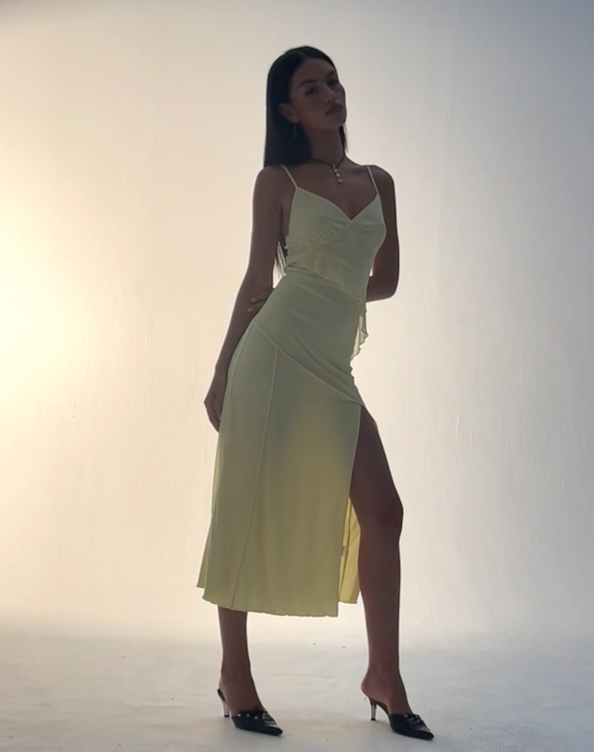 Afbeelding van Jacy Ruffle Midi Dress in Mesh Citroen