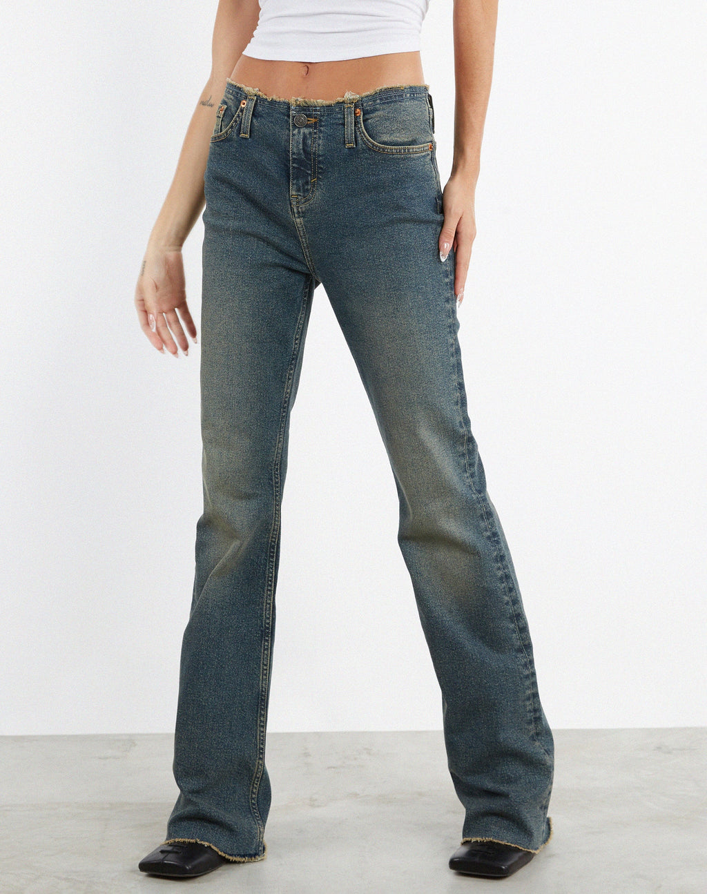 Gerafelde jeans met lage taille in bruin en blauw Acid