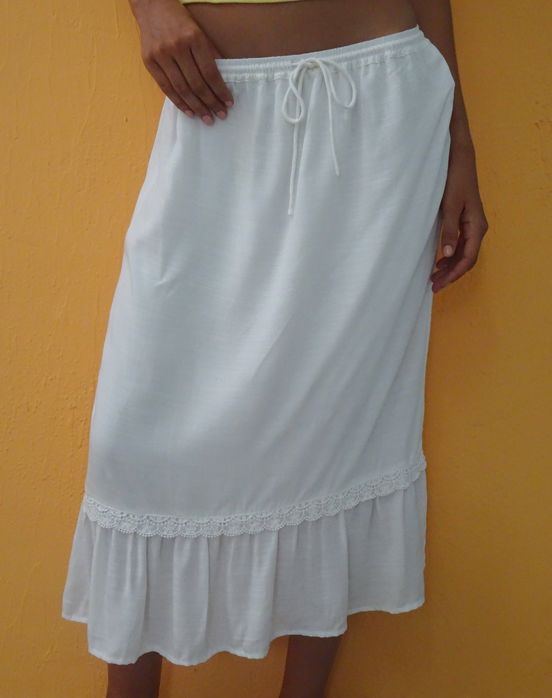 Afbeelding van Kokies Frill Hem Midi Rok in Wit