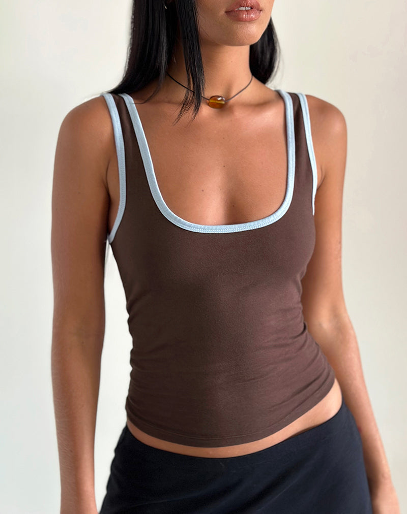 Afbeelding van Jastiya Top in Bruin met Nantucket Blauwe Binding