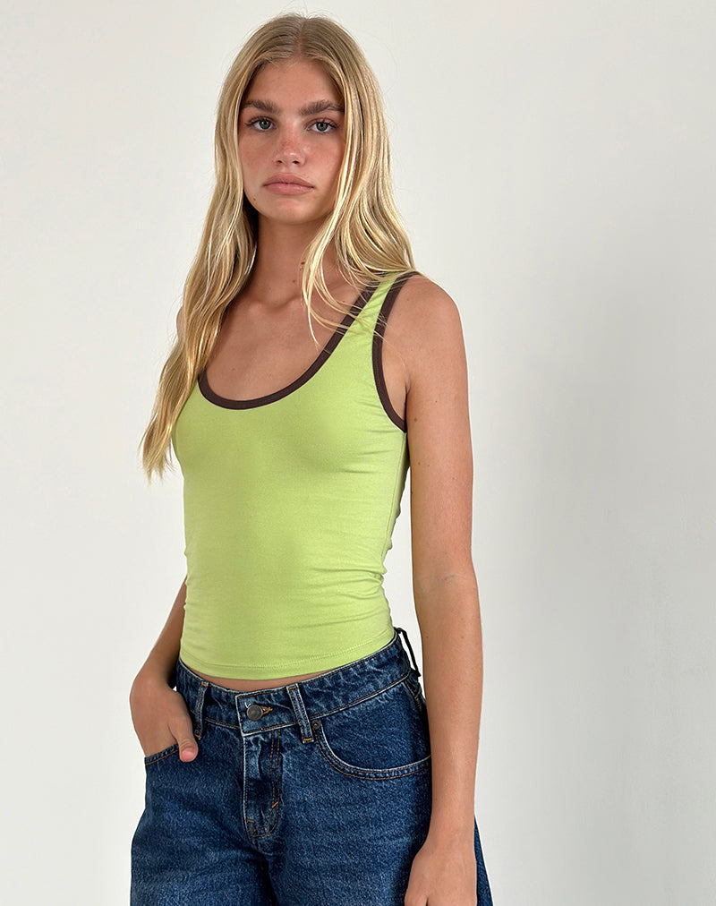 Jastiya top in Green Banana met diepe mahoniebinding