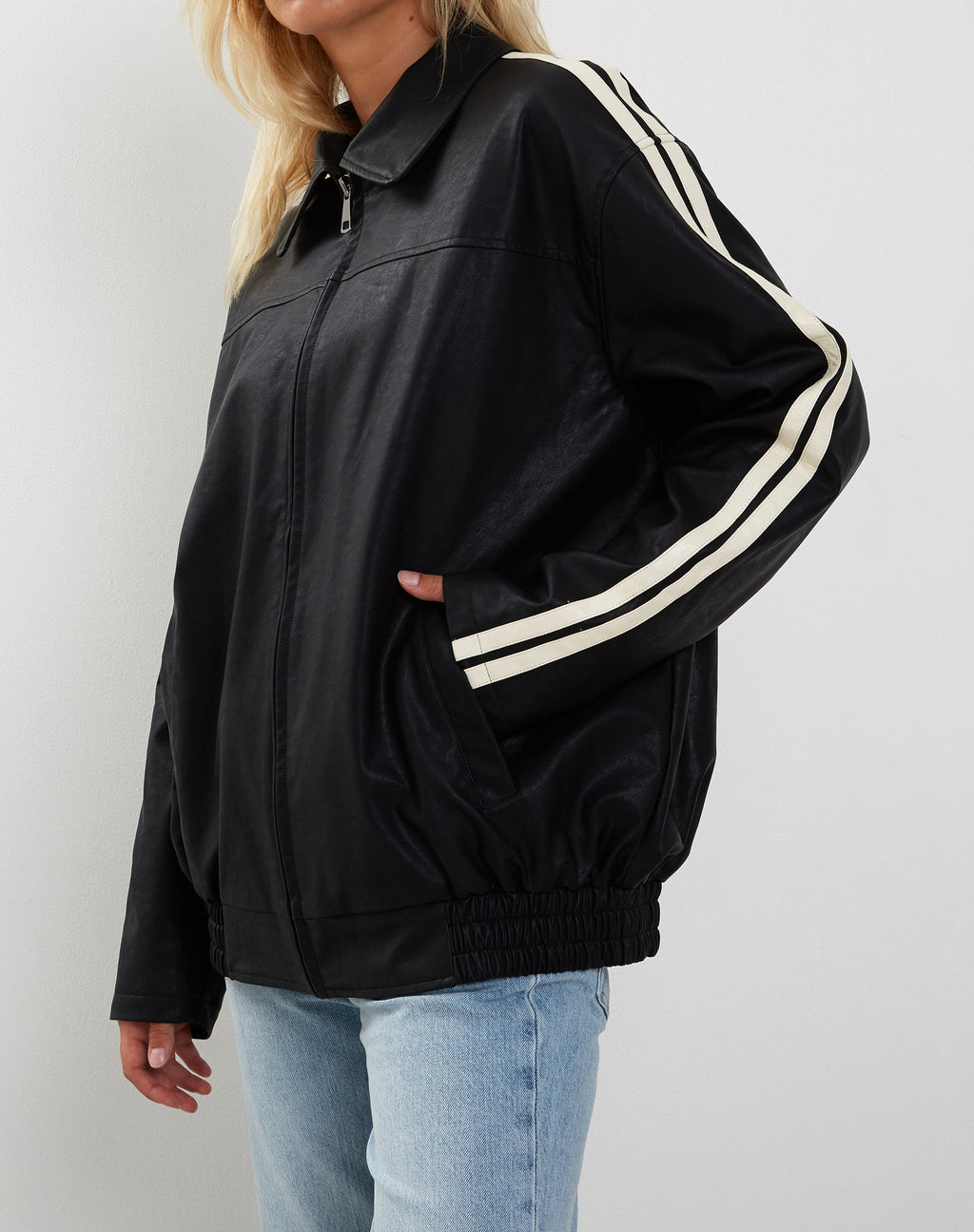Javana Zip Up Jas in PU Zwart met Beige Streep
