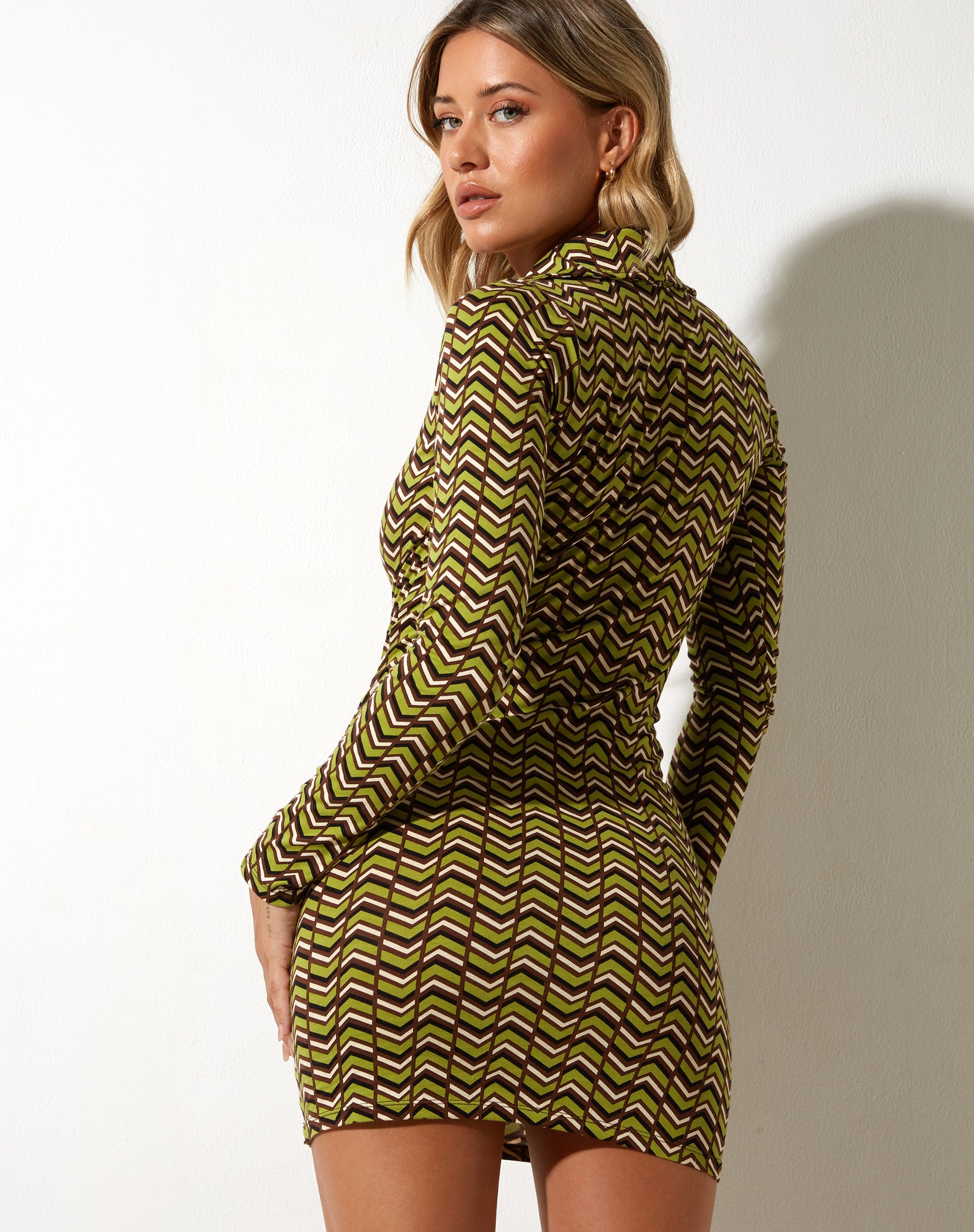 Afbeelding van Javiera Mini Dress in Chevron Green