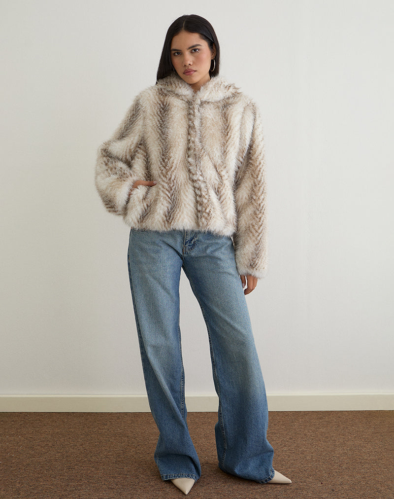 Afbeelding van Jemi Hooded Cropped Faux Fur Jacket in Crème
