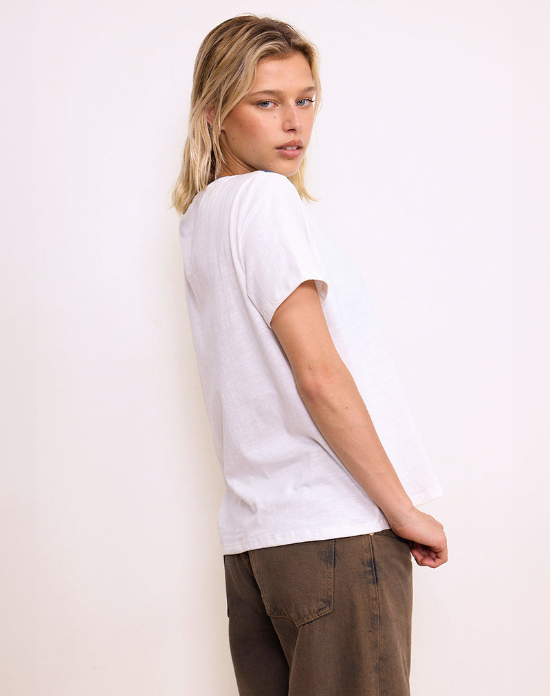 Afbeelding van Jihan Top in Off White met mediterraan blauw biesje