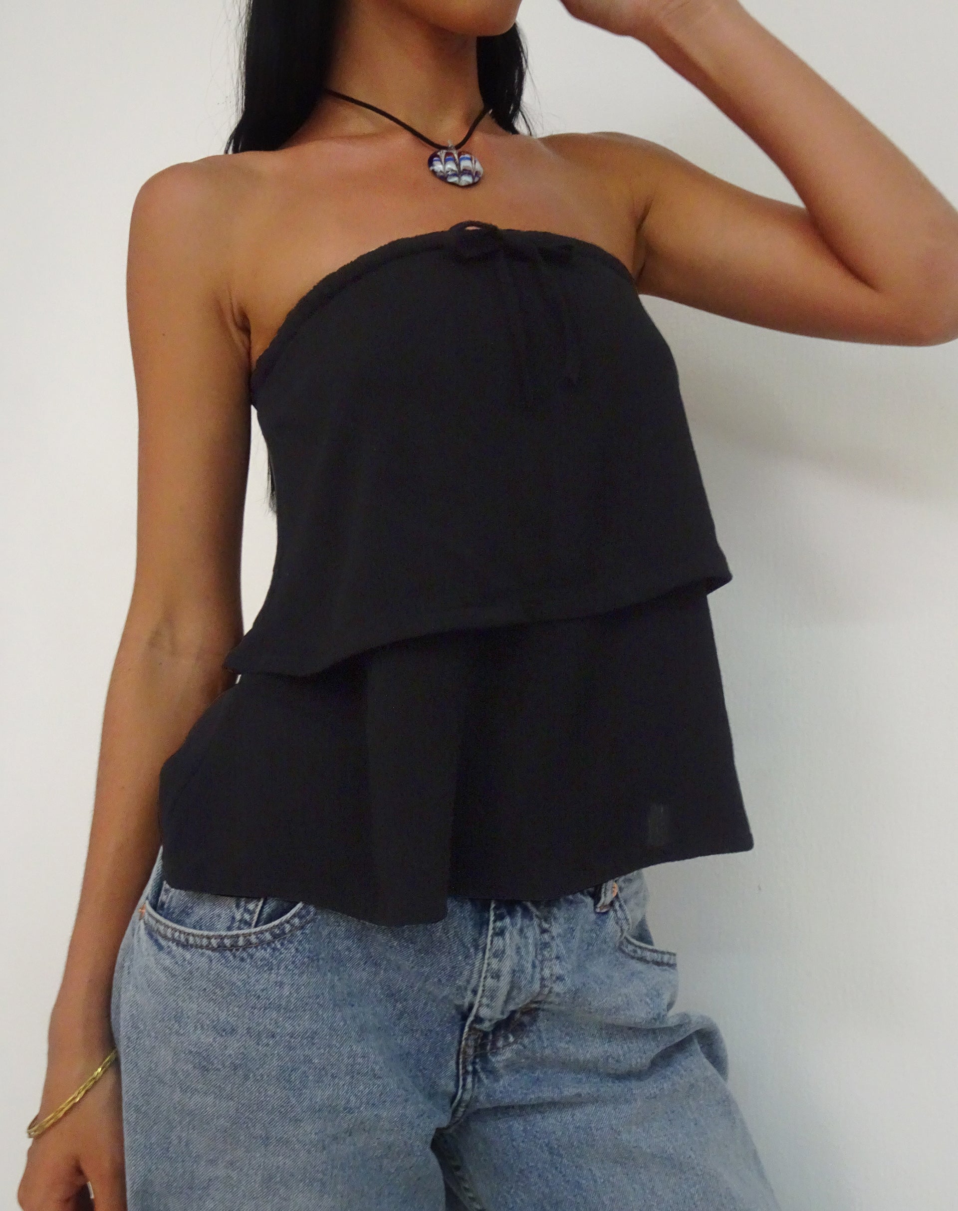 Afbeelding van Jimin Laag Bandeau Top in Crinkle Black