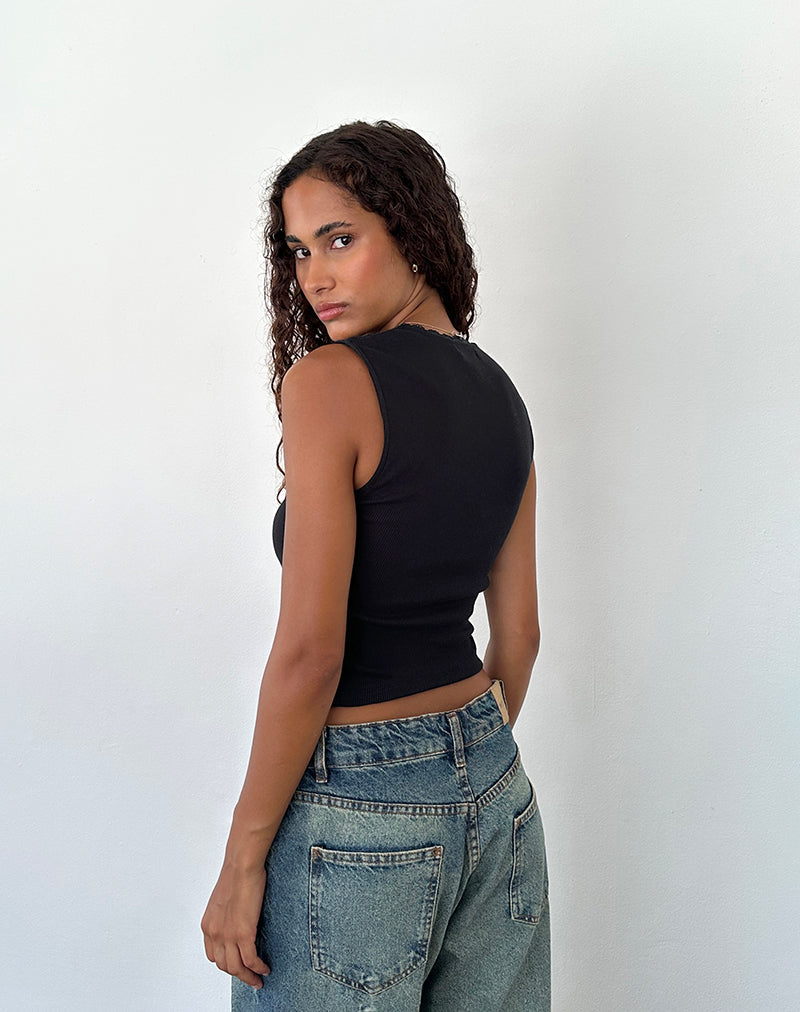 Afbeelding van Jinila Top in zwart met kant en strik