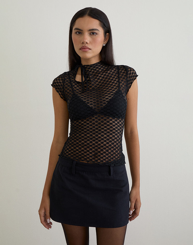 Afbeelding van Jiwon Keyhole Top in Polka Lace Zwart