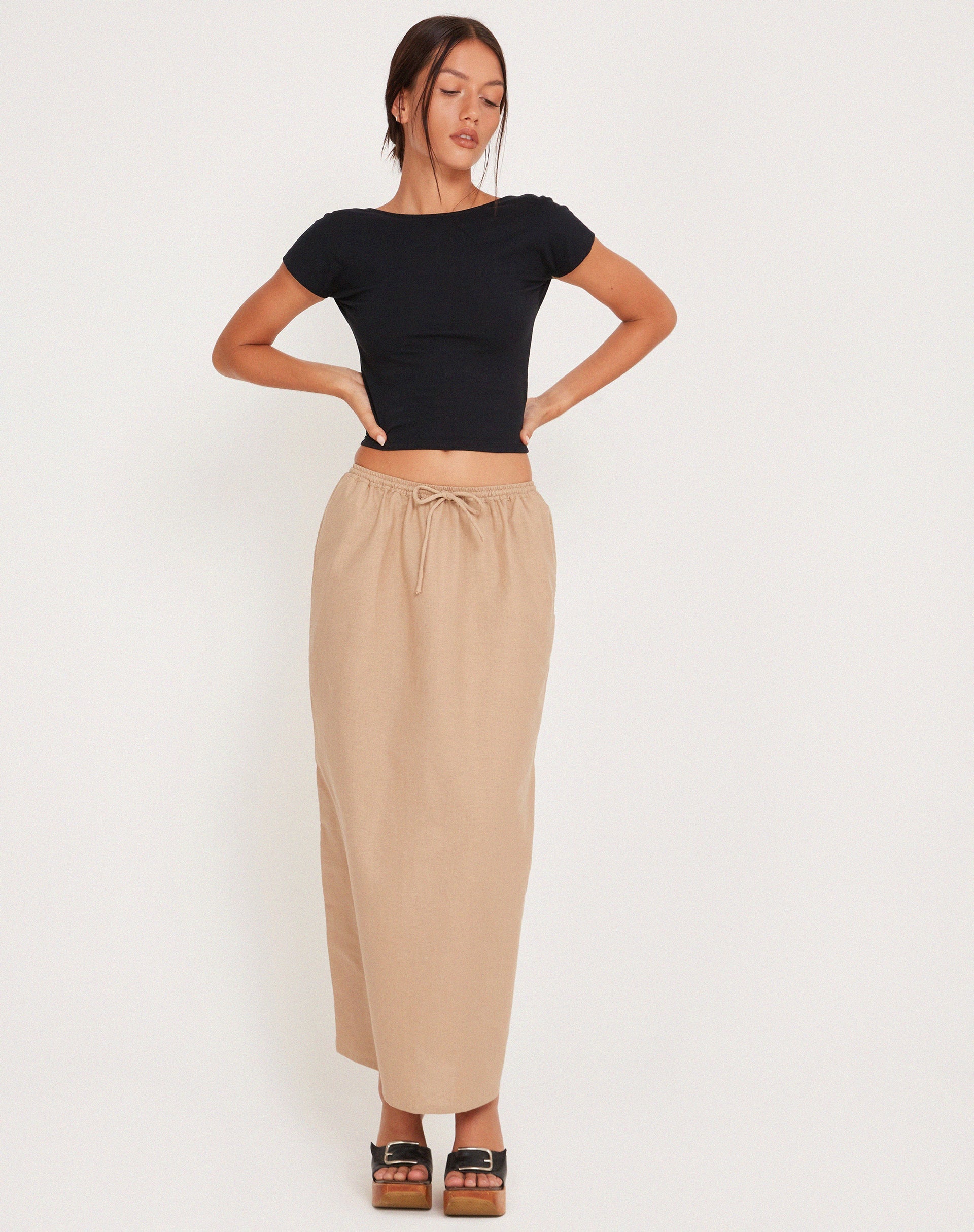 beeld van MOTEL X JACQUIE Joelene Tie Waist Maxi Skirt in Light Taupe