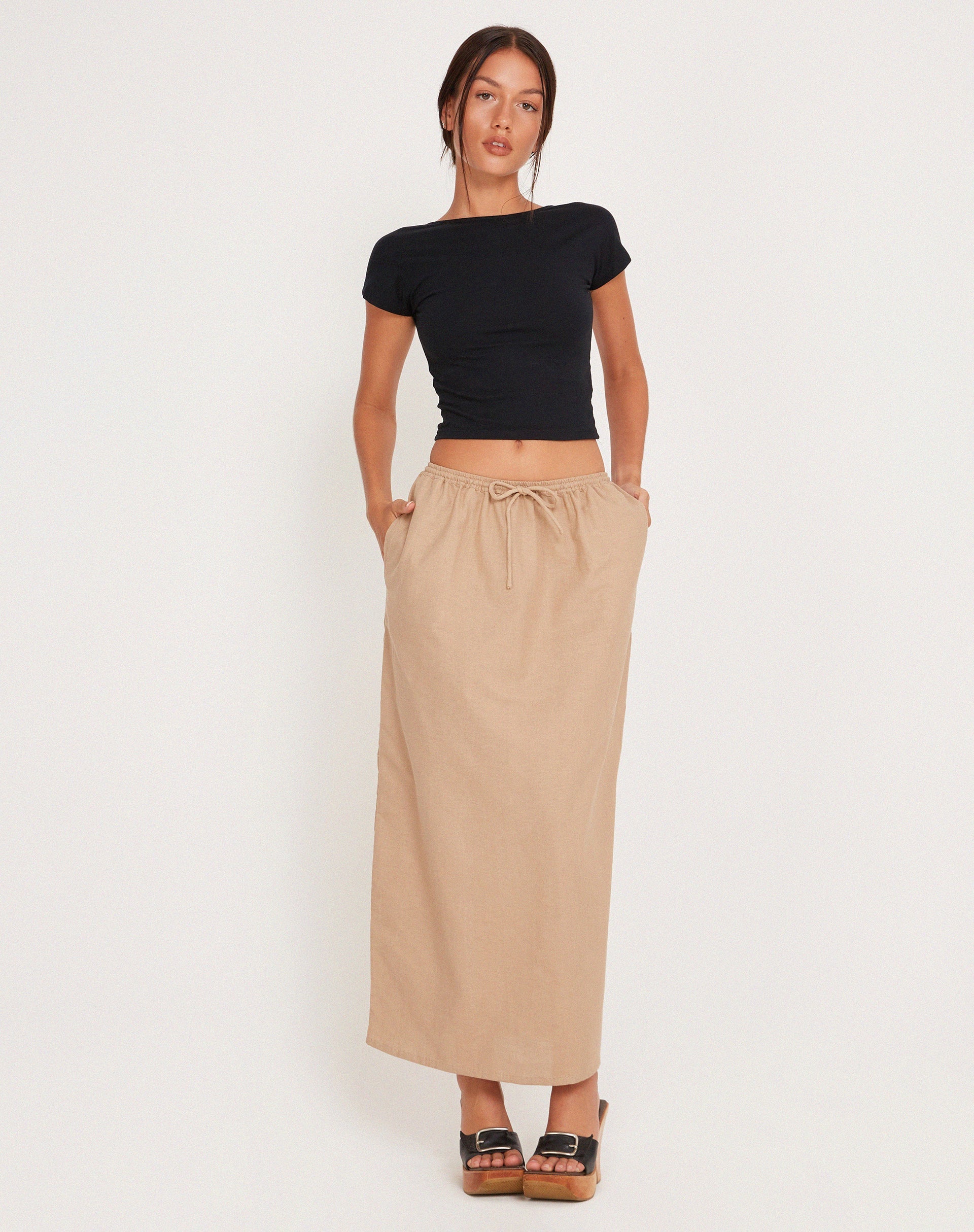 beeld van MOTEL X JACQUIE Joelene Tie Waist Maxi Skirt in Light Taupe