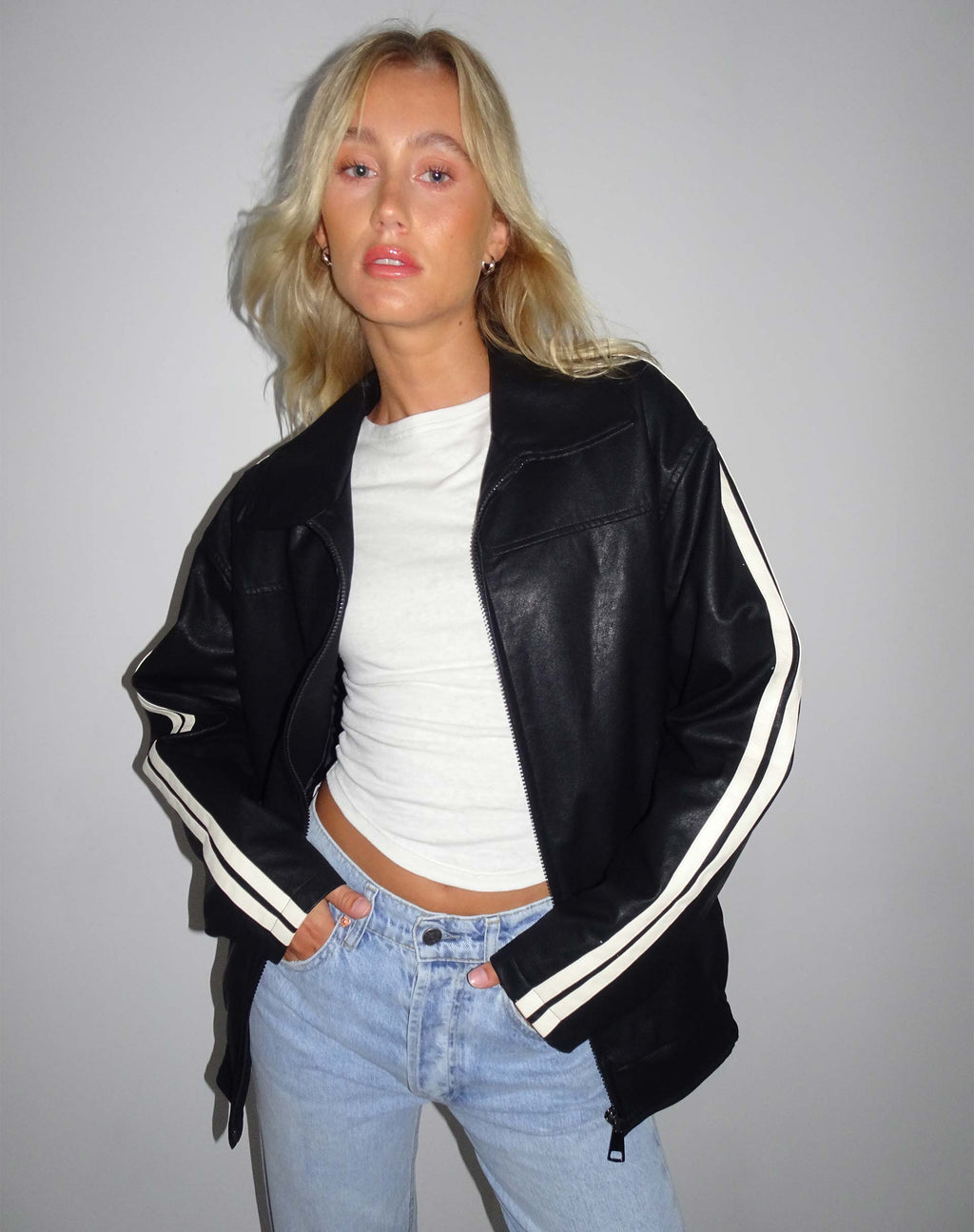 Javana Zip Up Jas in PU Zwart met Beige Streep