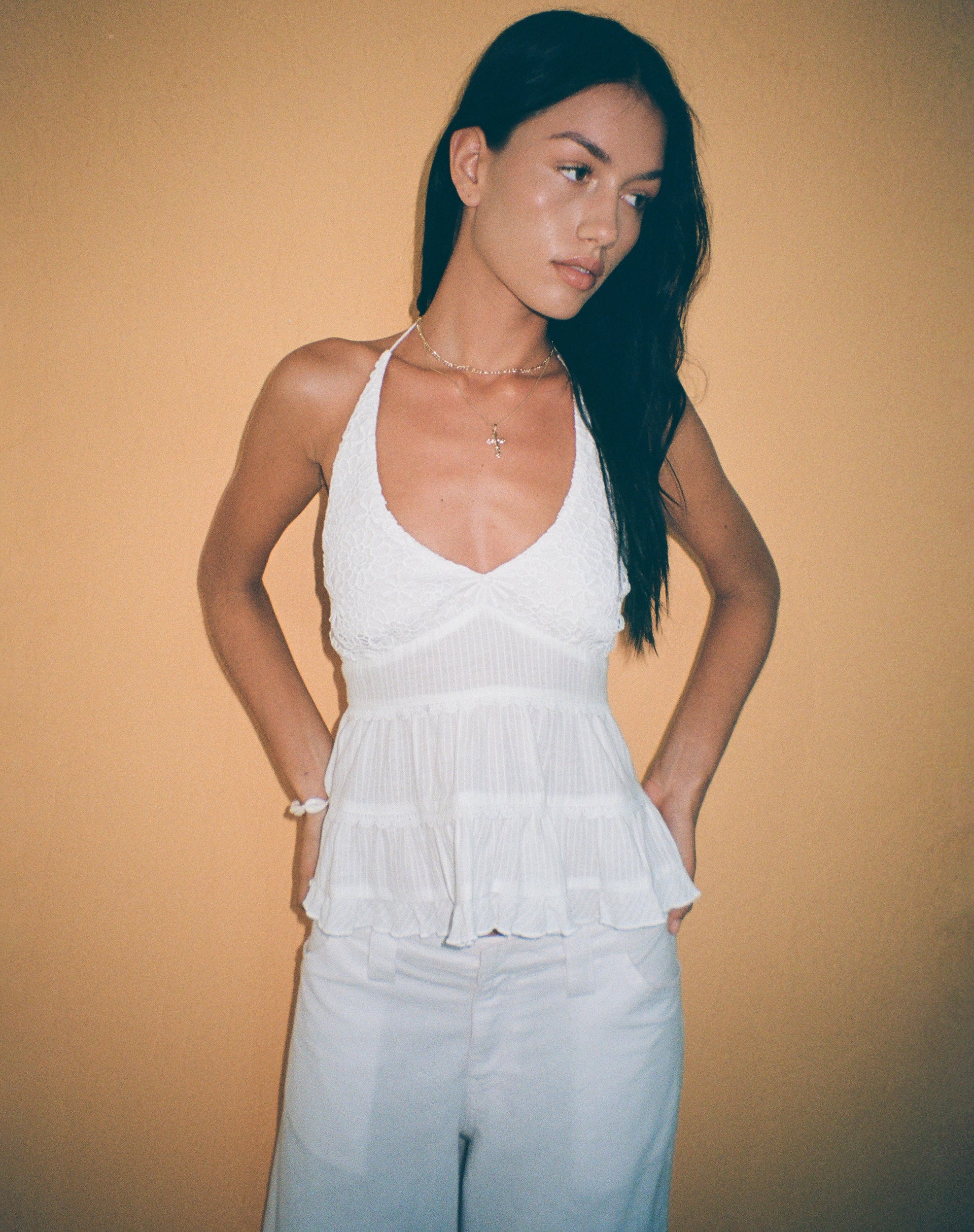 Afbeelding van Juanita Frill Halterneck Top in Gehaakt Wit