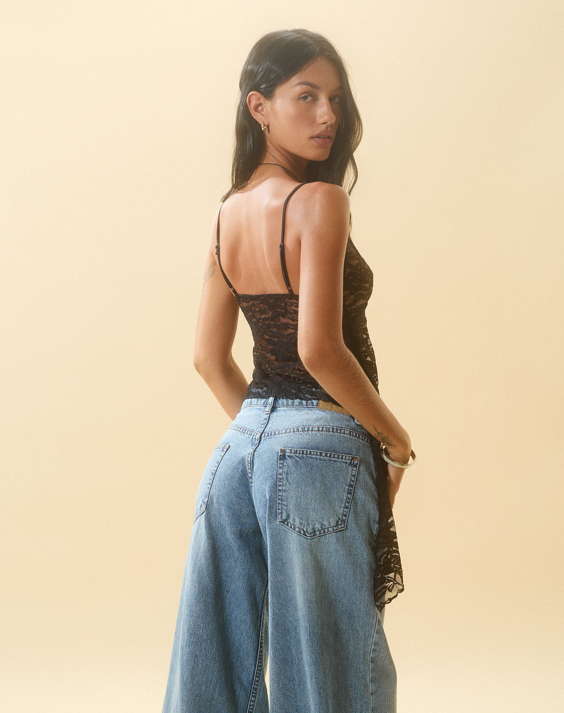 Afbeelding van Kacha Cami Top in Jet Black Lace