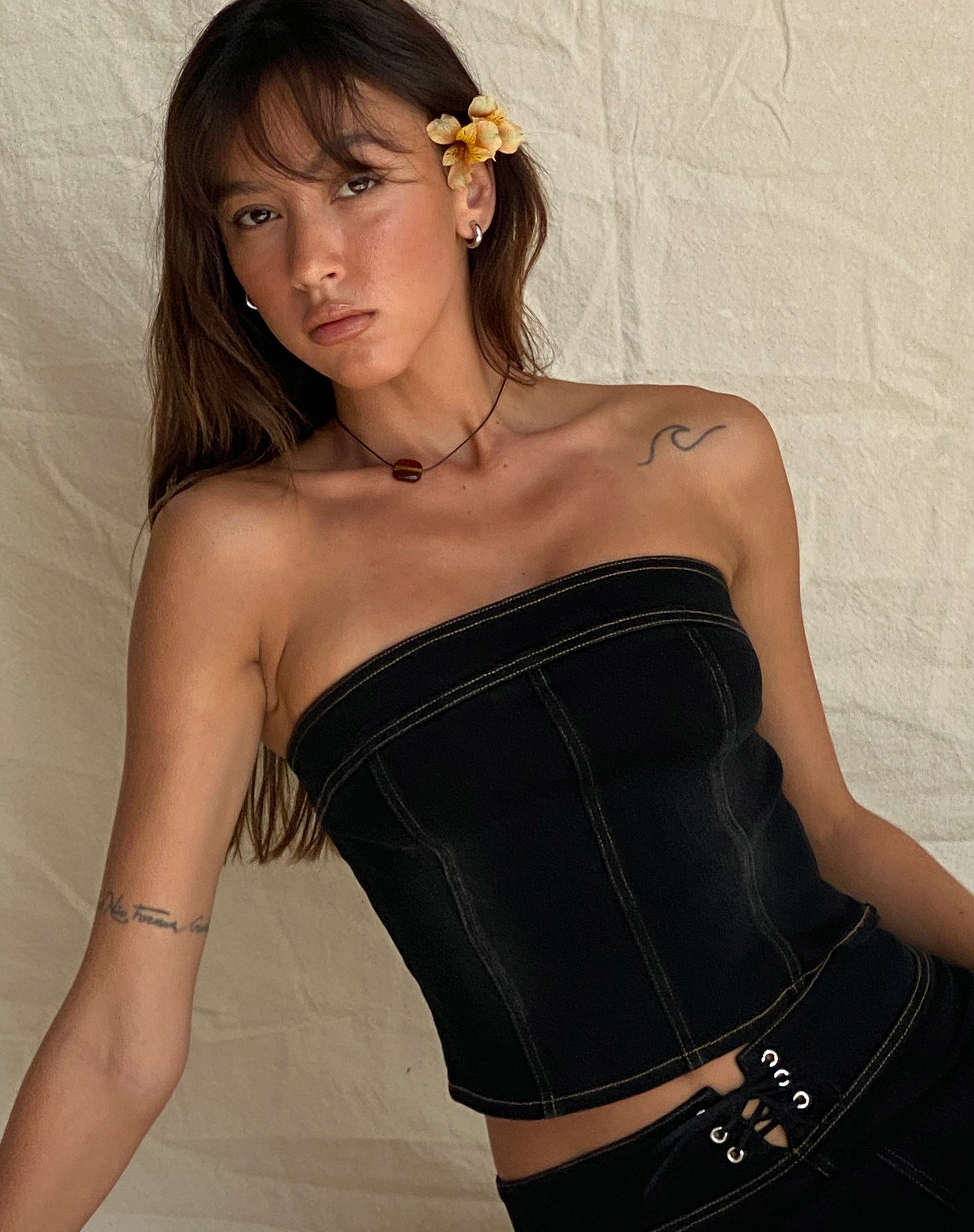 Afbeelding van Kaiha Denim Bandeau Korset Top in Black Wash