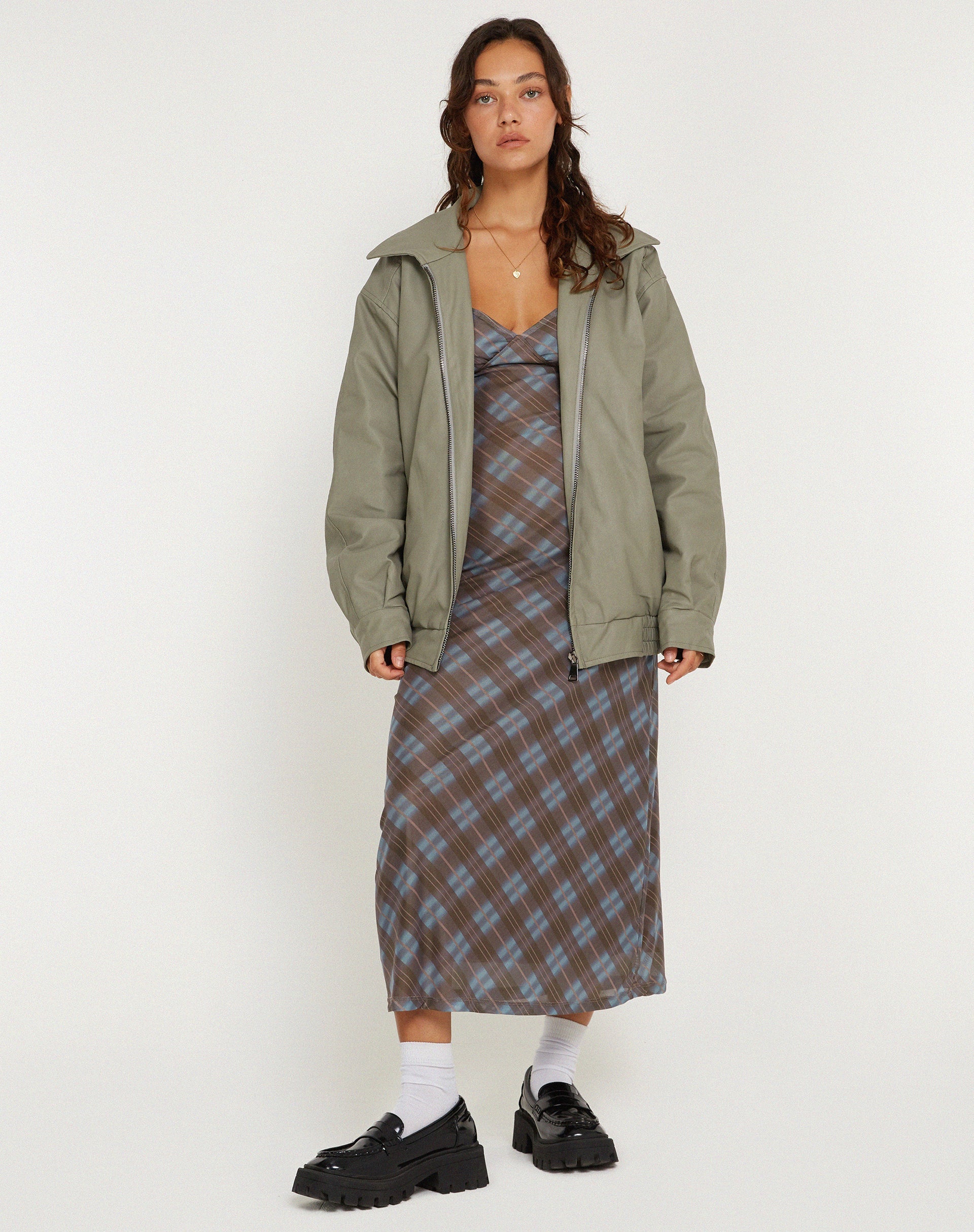 beeld van KALANA DRESS GROEN BLURRED CHECK DARK OLIVE