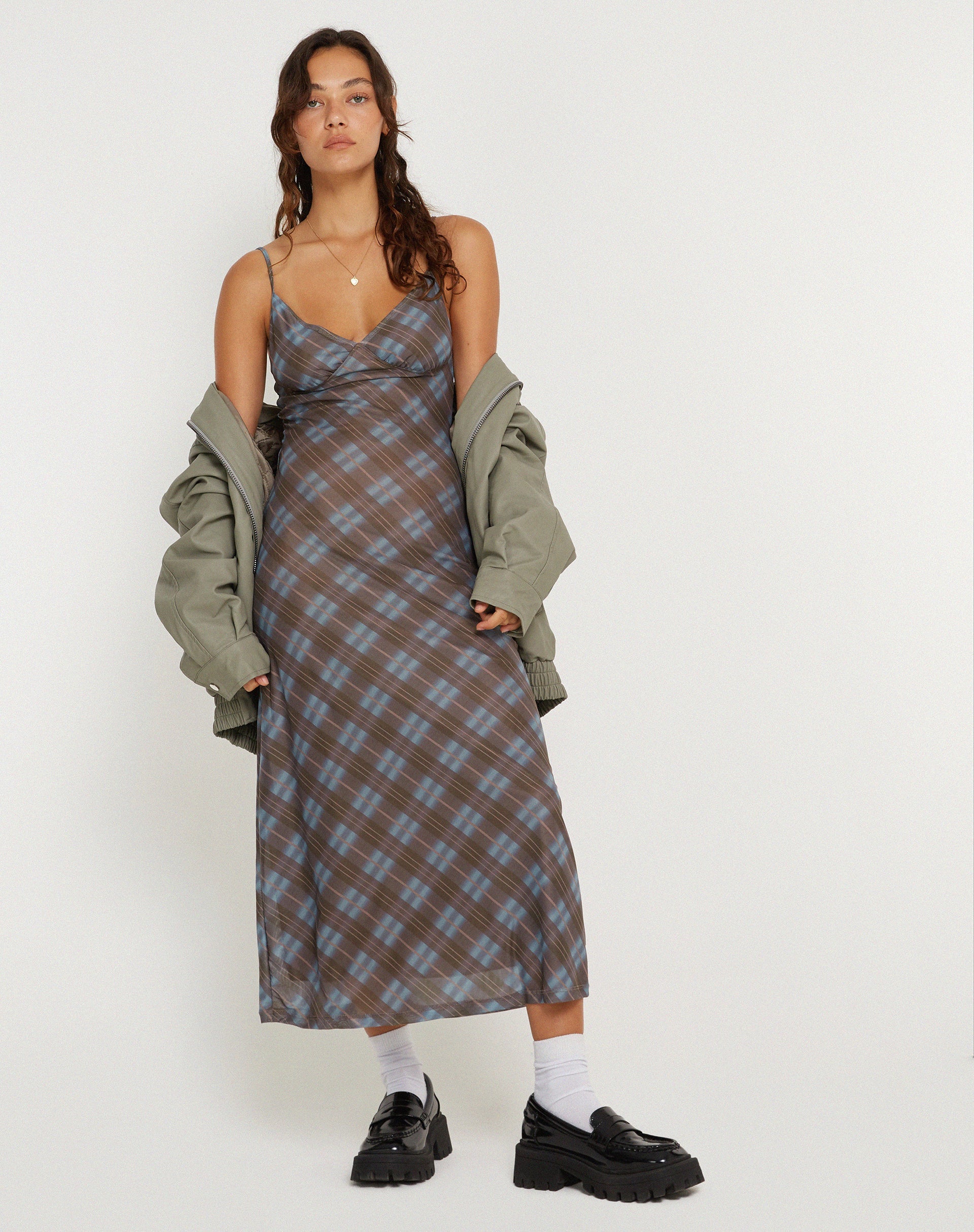 beeld van KALANA DRESS GROEN BLURRED CHECK DARK OLIVE