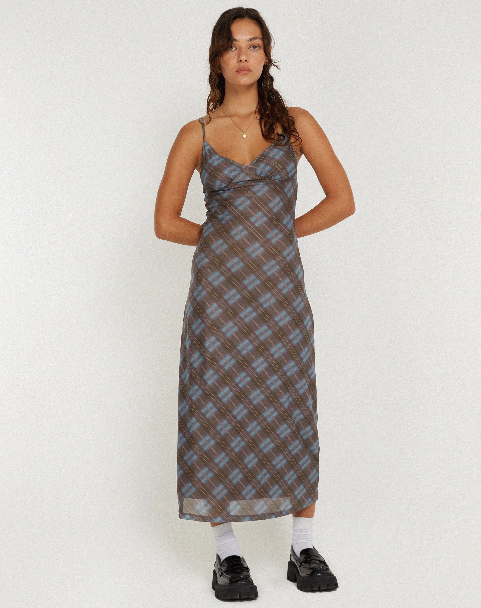 beeld van KALANA DRESS GROEN BLURRED CHECK DARK OLIVE