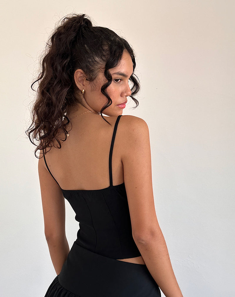 Afbeelding van Karda Cami Top in Zwart met Contrast Lint