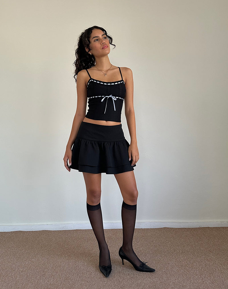 Karda Cami Top in zwart met contrasterend lint