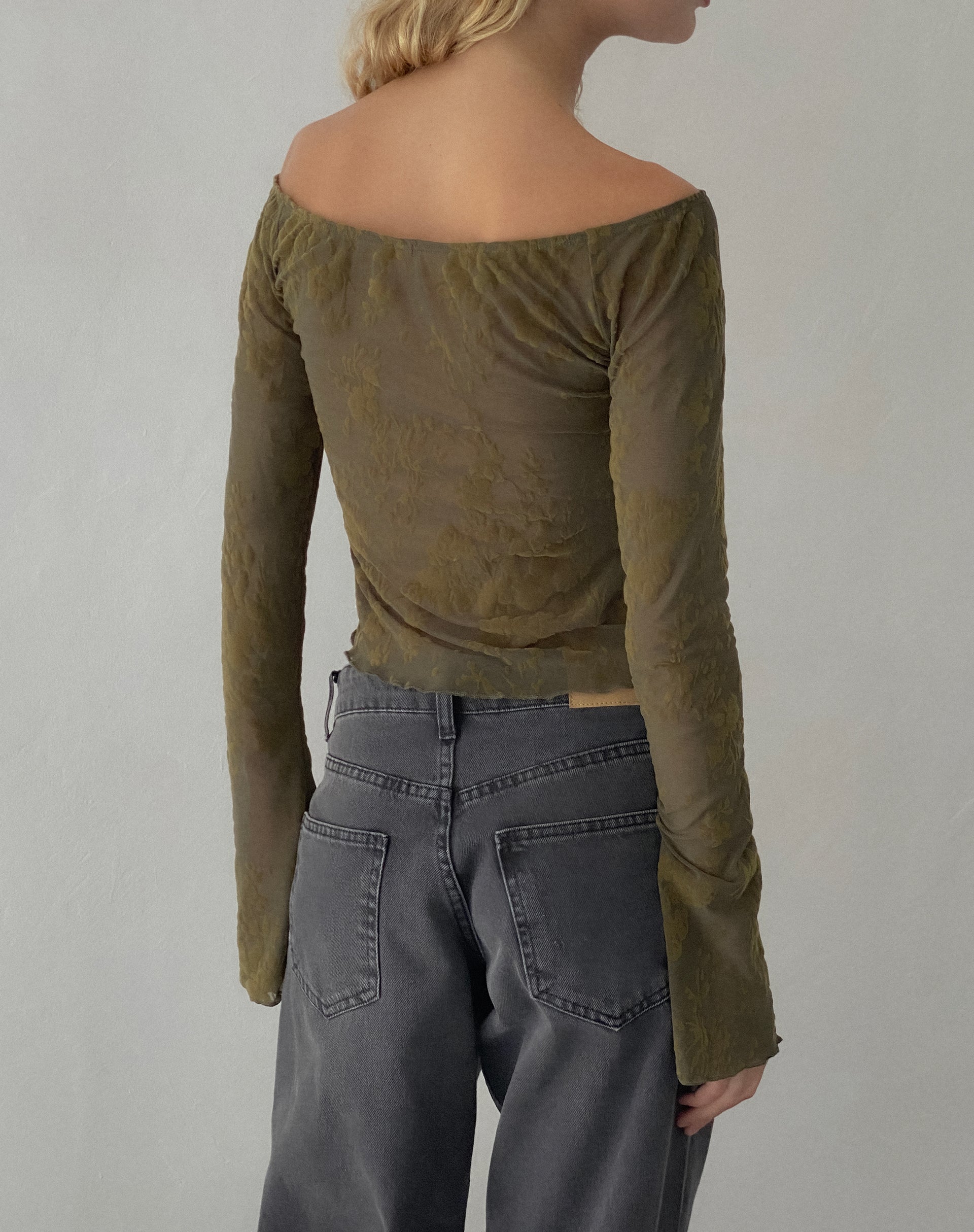 Afbeelding van Kareena Bardot Top met lange mouwen in Abstract Botanic Dark Olive