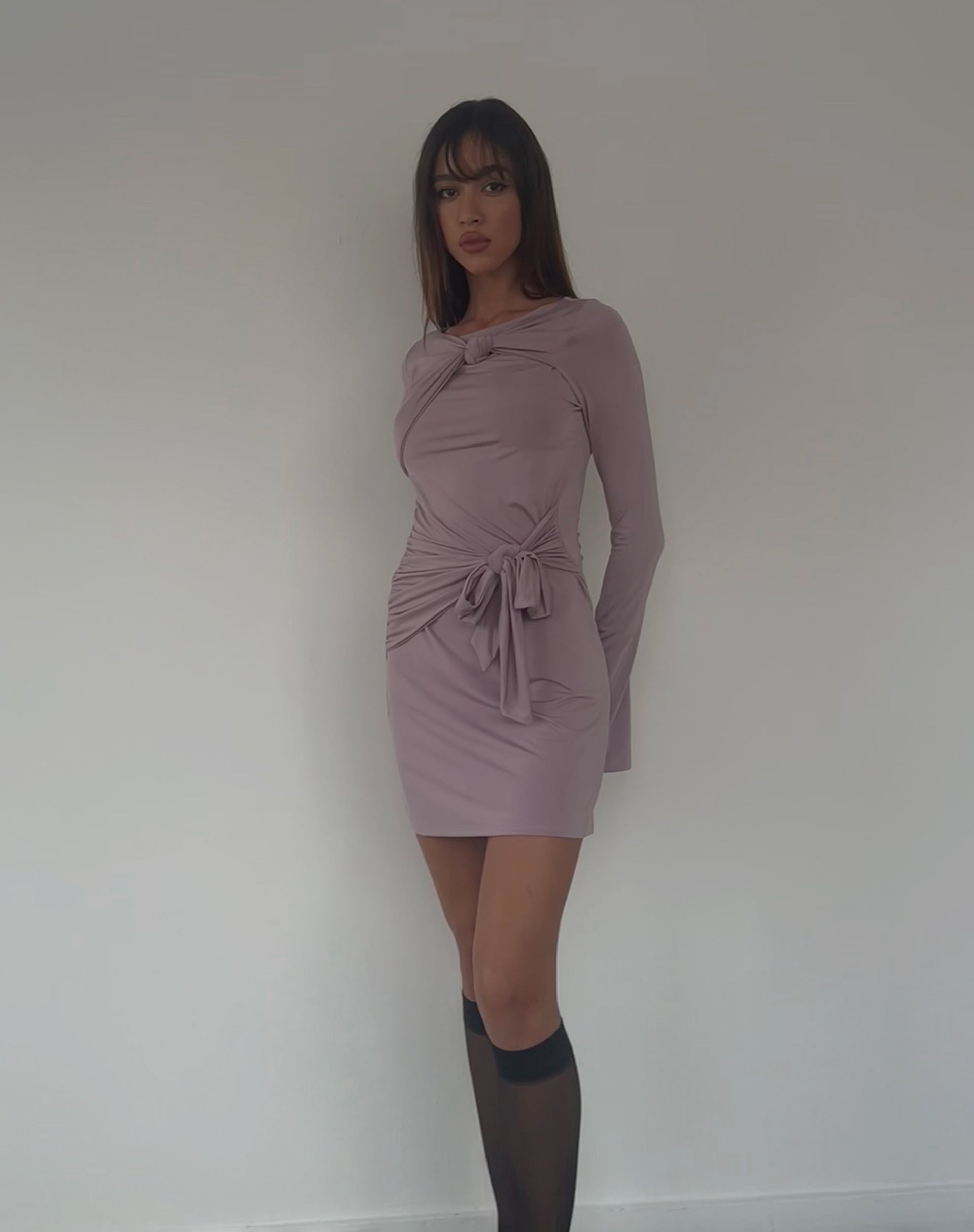 Afbeelding van Kari Knot Mini Dress in Slinky Mauve