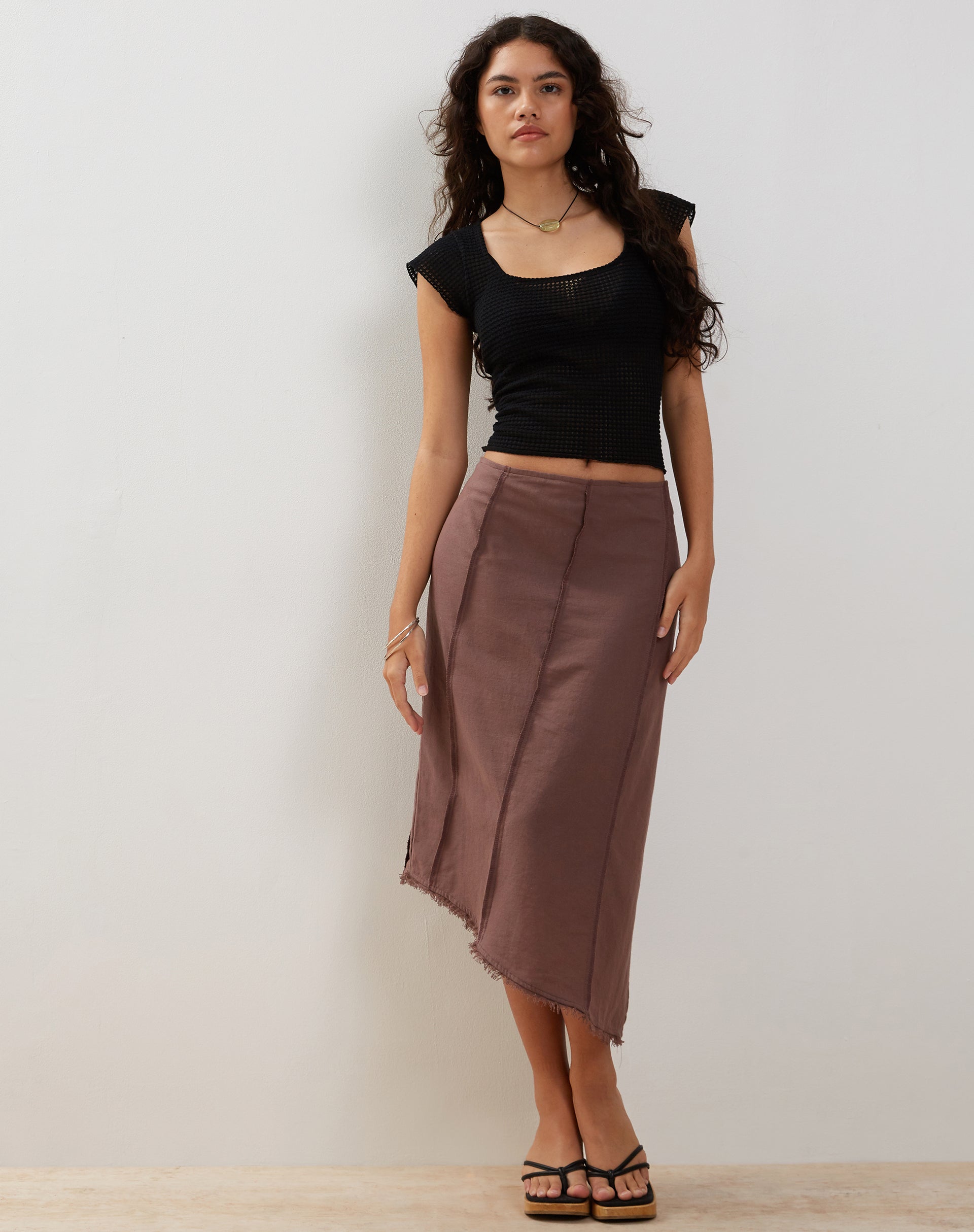 Afbeelding van Karlesa asymmetrische midirok in diep taupe