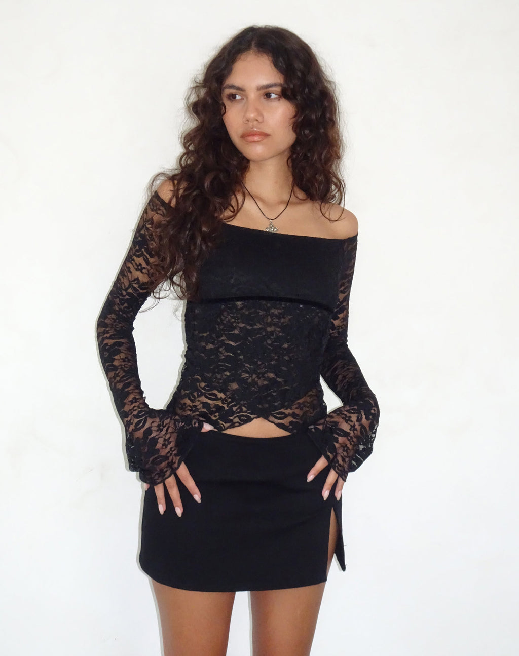 Kawila Bardot top in gebloemd kant Jet zwart