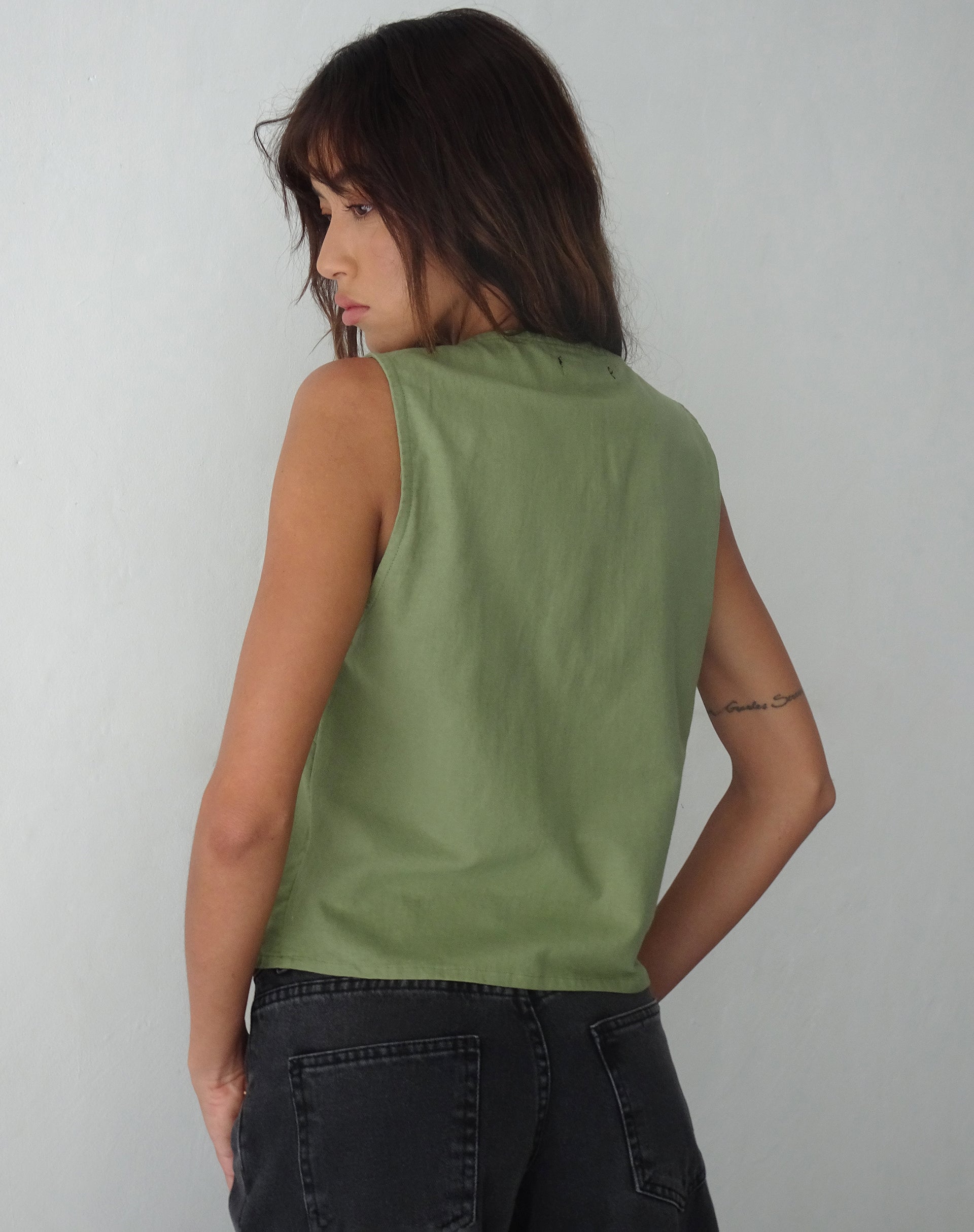 Afbeelding van Kayve Tie Front Top in Dark Sage