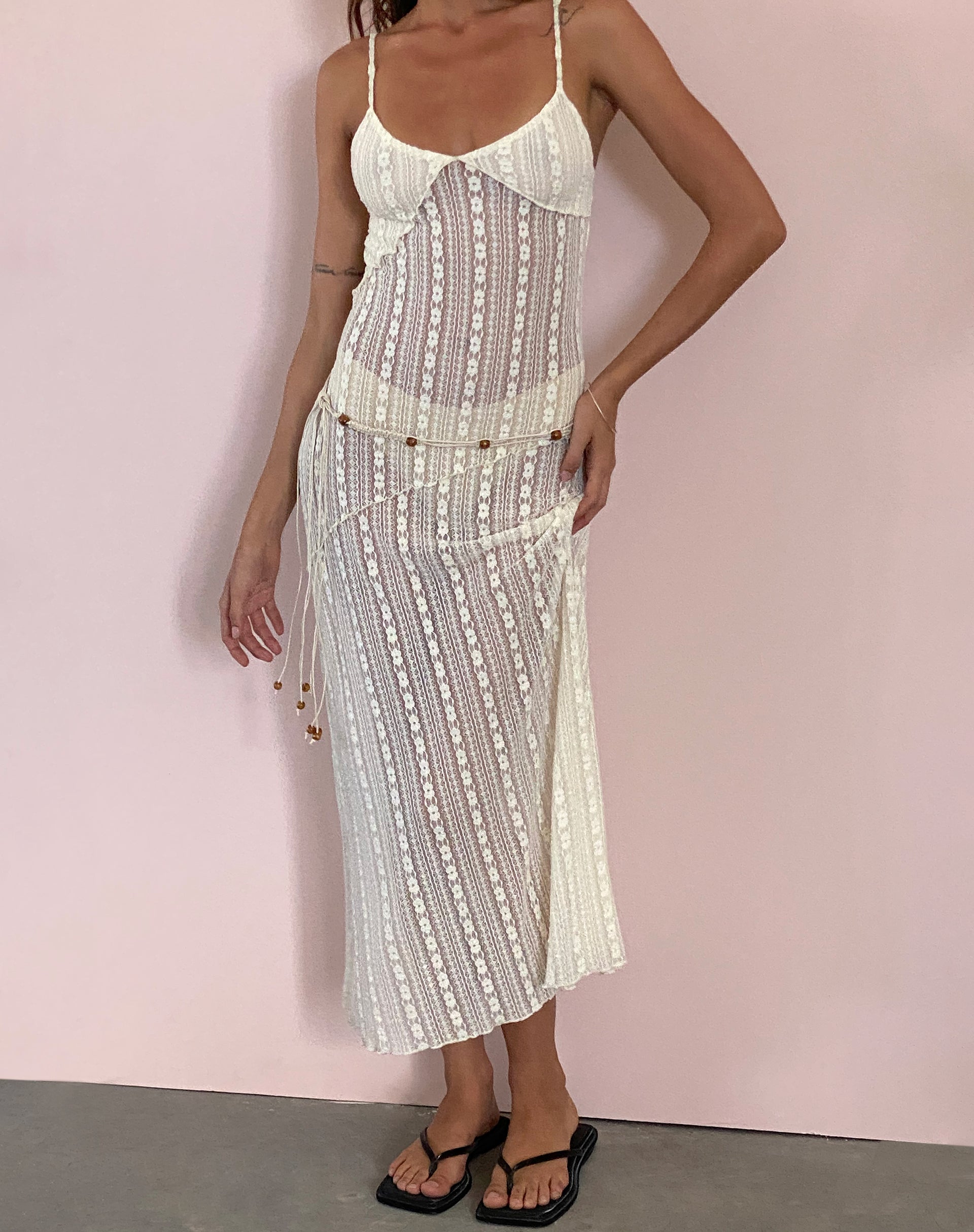 Afbeelding van Kehlani Sheer Midi Dress in Crème Kant