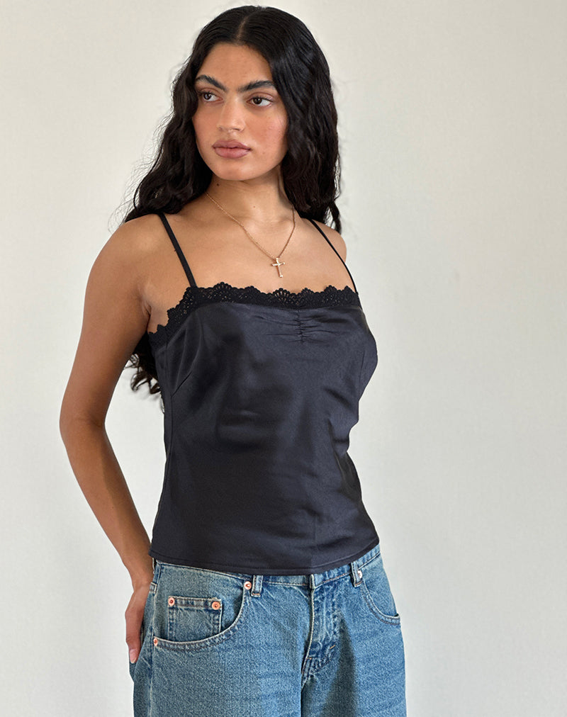 Kira Top in Satijn Zwart met Zwart Kant