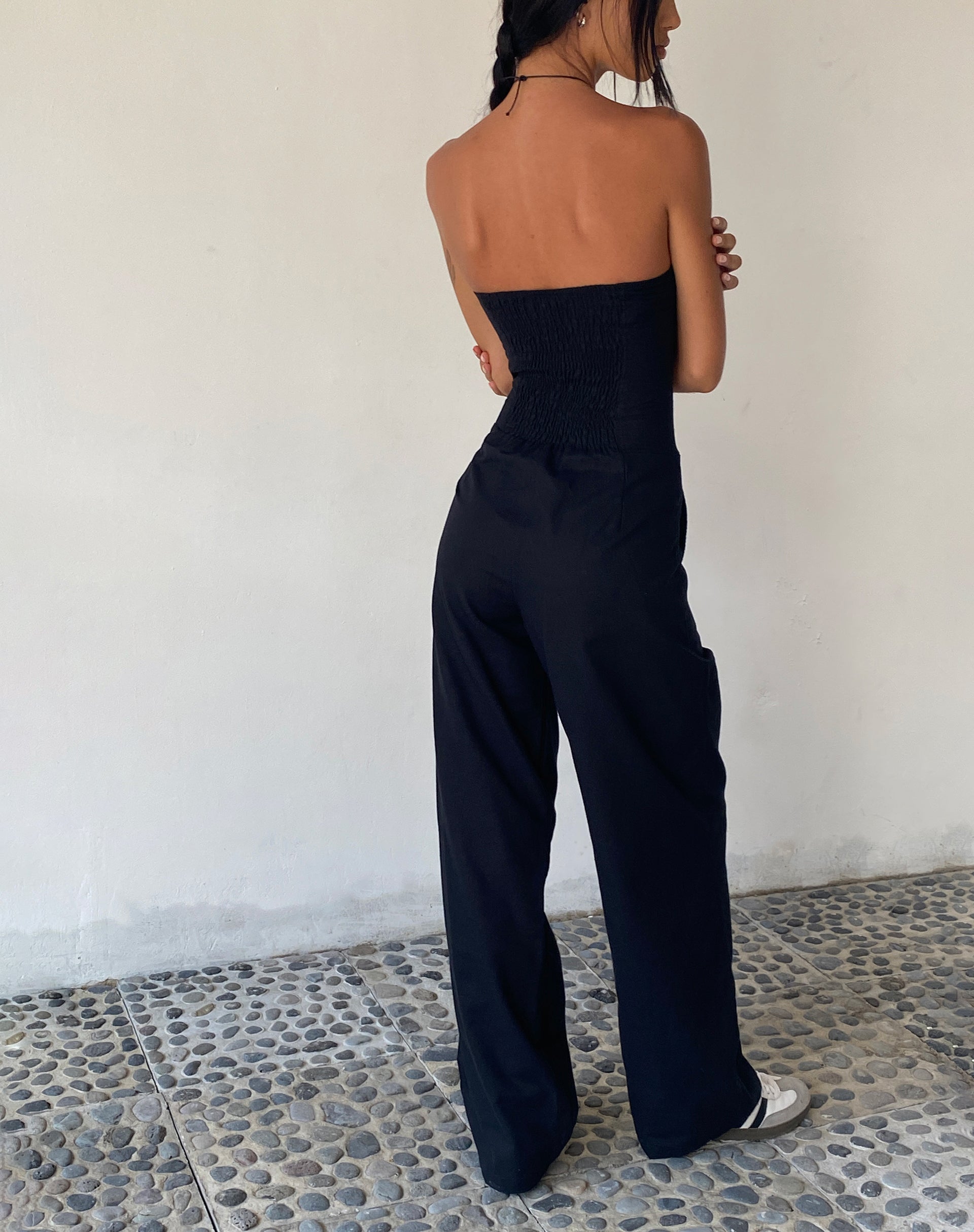 Afbeelding van MOTEL X JACQUIE Kyaria Bandeau Jumpsuit in Zwart