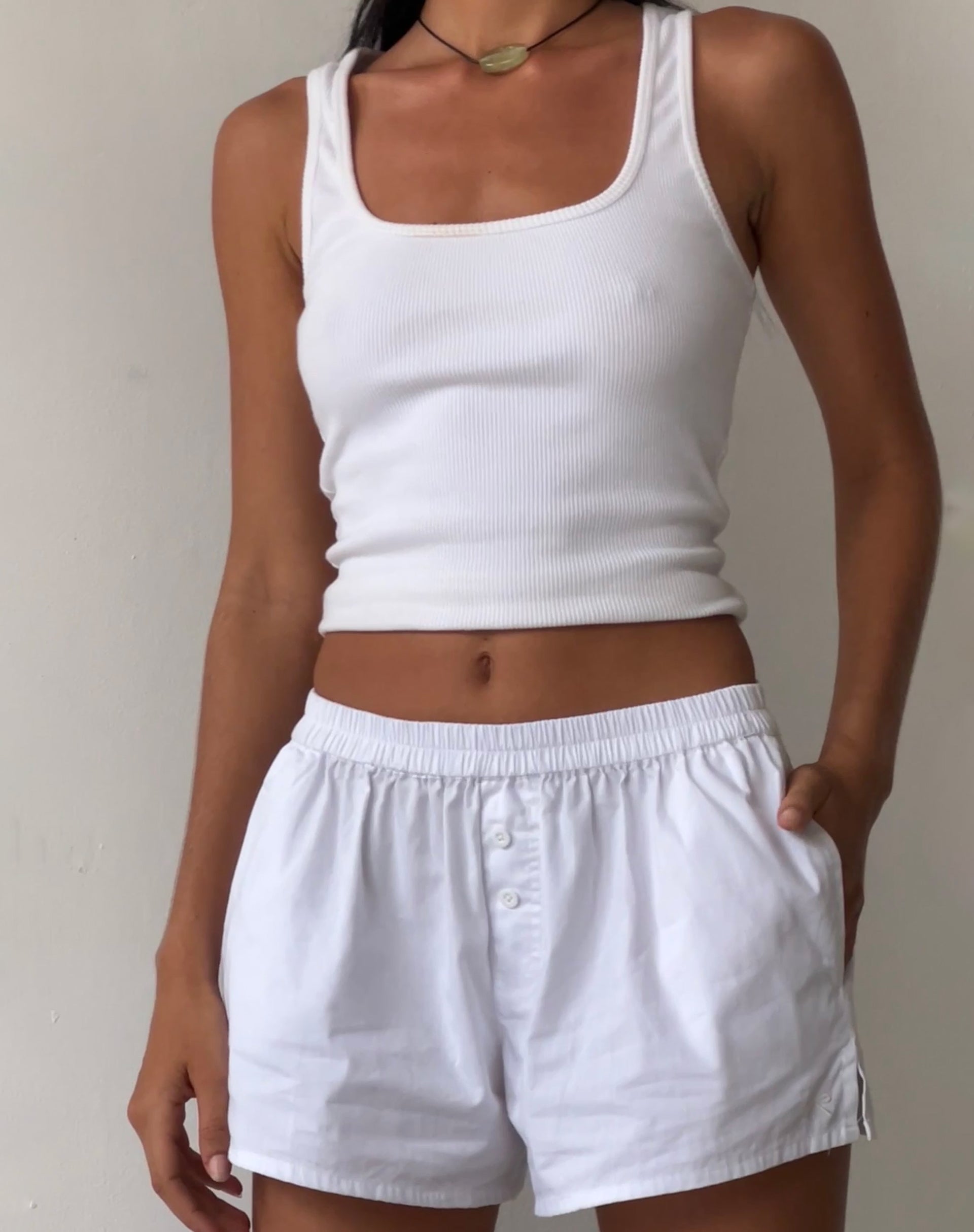 Afbeelding van MOTEL X JACQUIE Laboxe Brief Shorts in Wit met Strik Embro