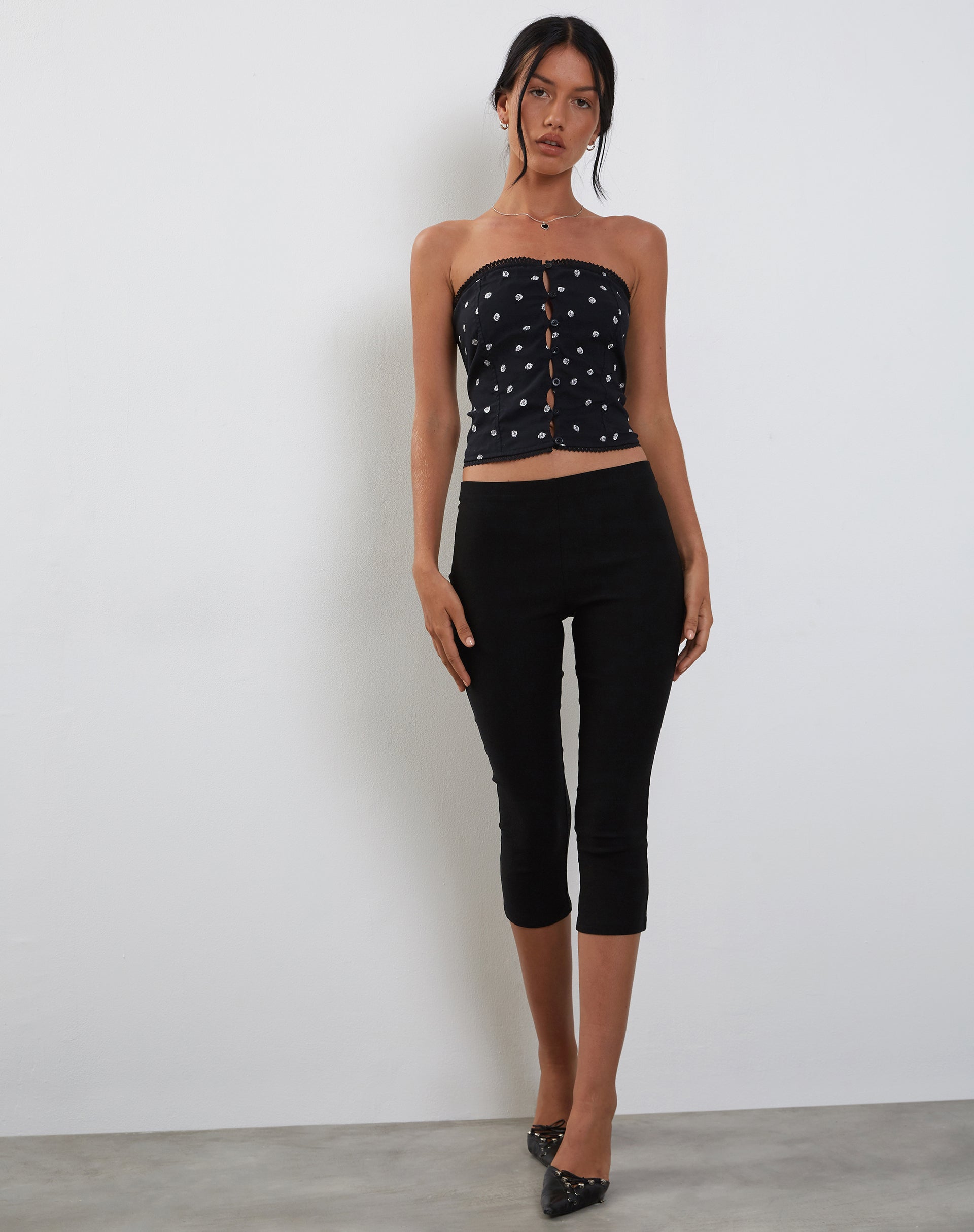 Afbeelding van Lacey Button Front Corset Top in Ditsy Rose Zwart