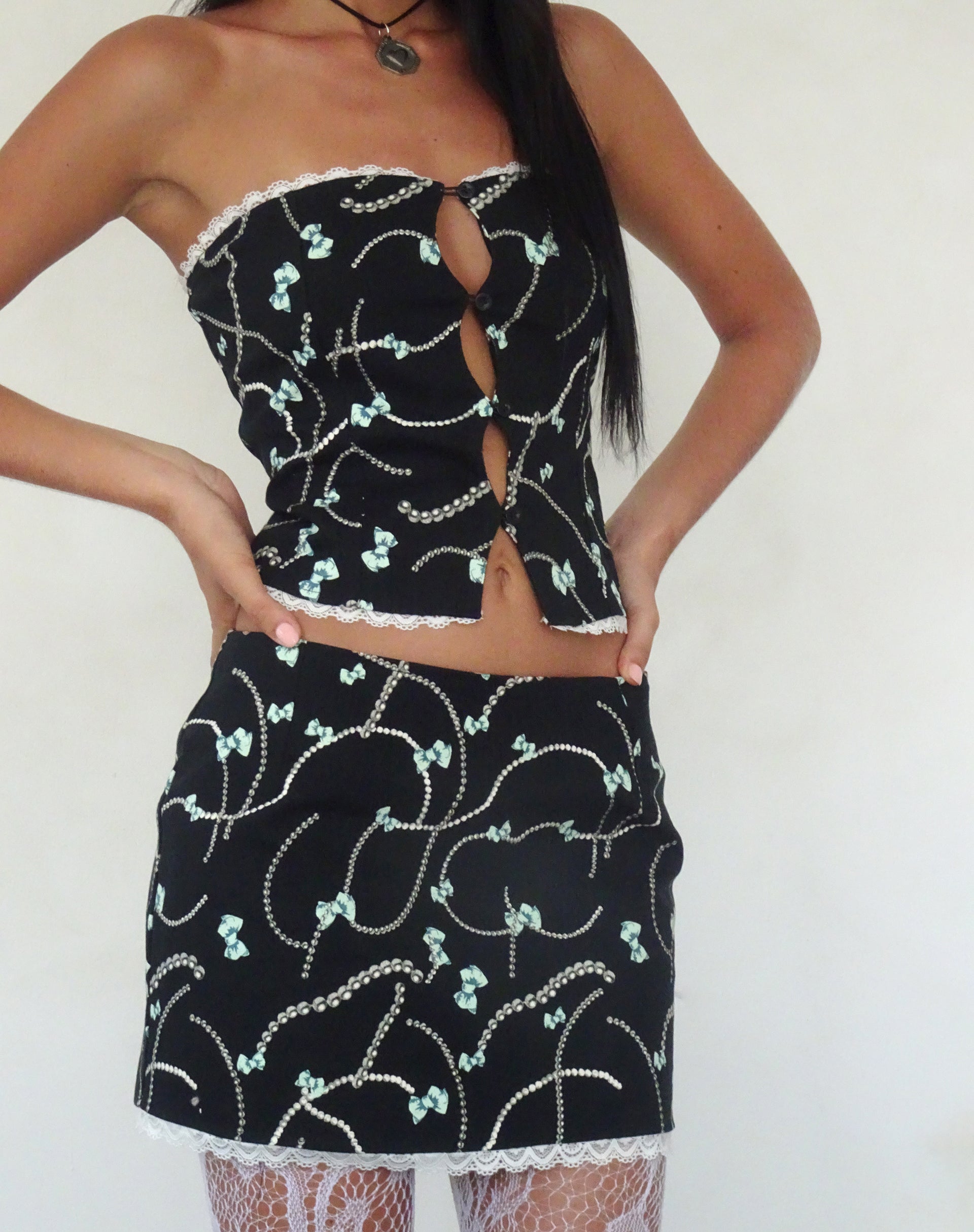 Afbeelding van Lacur Bandeau Korset in Zwart met Parel en Strikprint