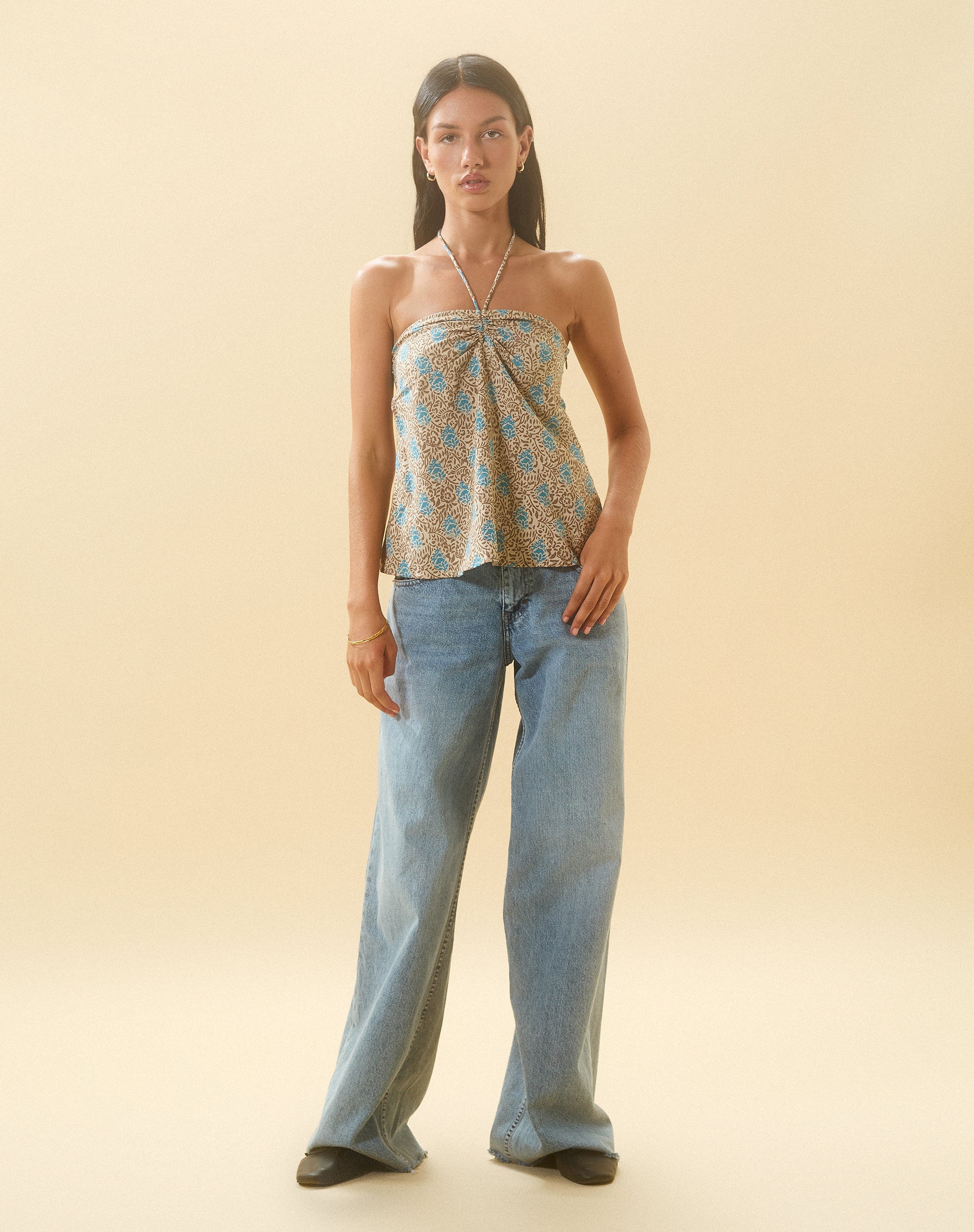 Afbeelding van Laeri haltertop in Boheems Batik Blauwbruin