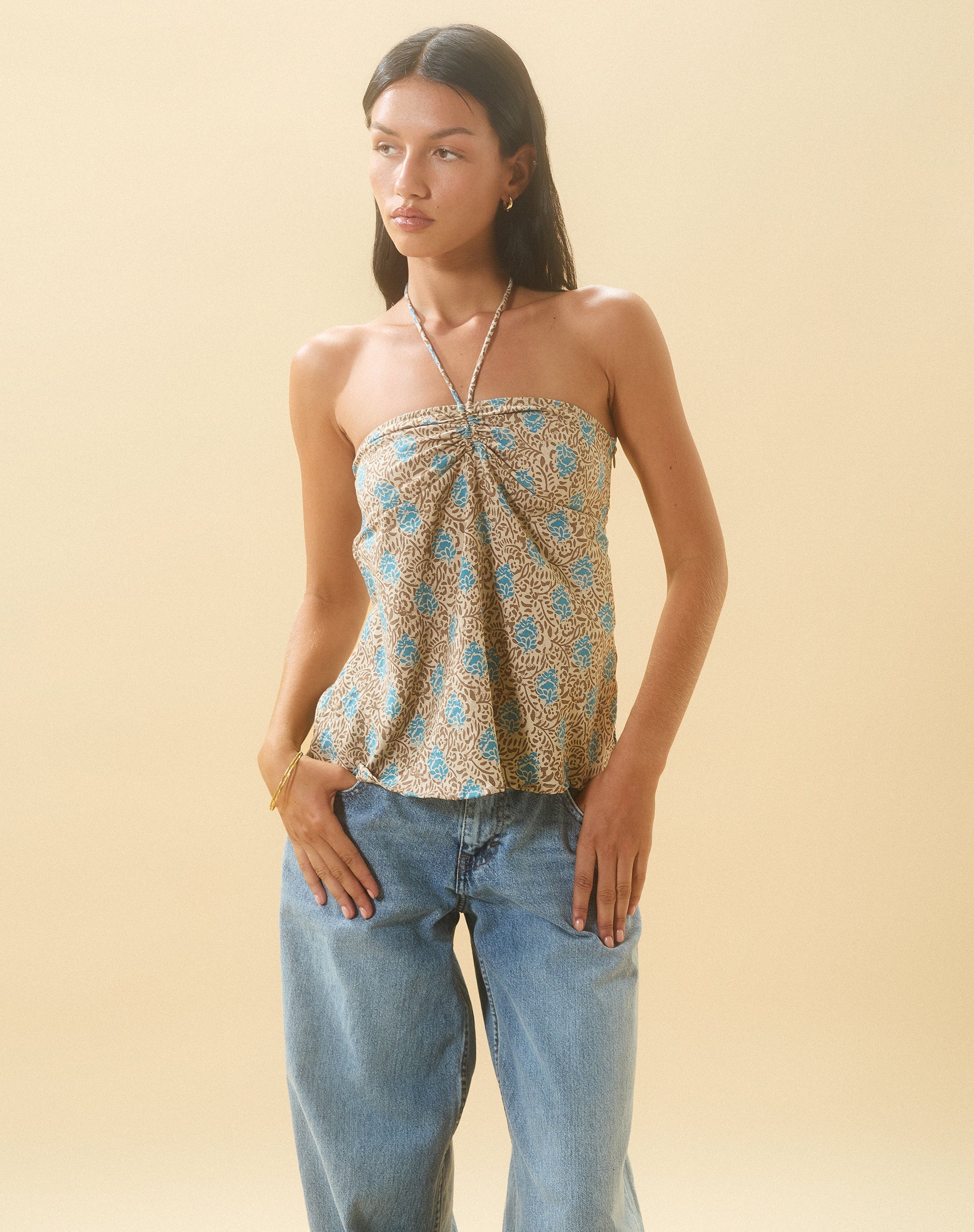 Afbeelding van Laeri haltertop in Boheems Batik Blauwbruin