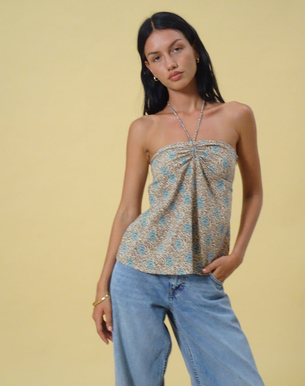 Laeri Top met halterhals in Boheems Batik Blauwbruin