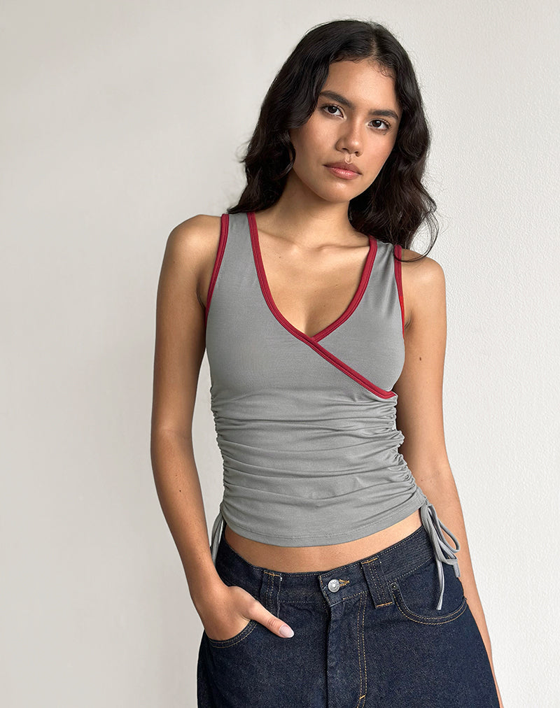 Laird Wrap Top in Grijs met Adrenaline Rode Binding