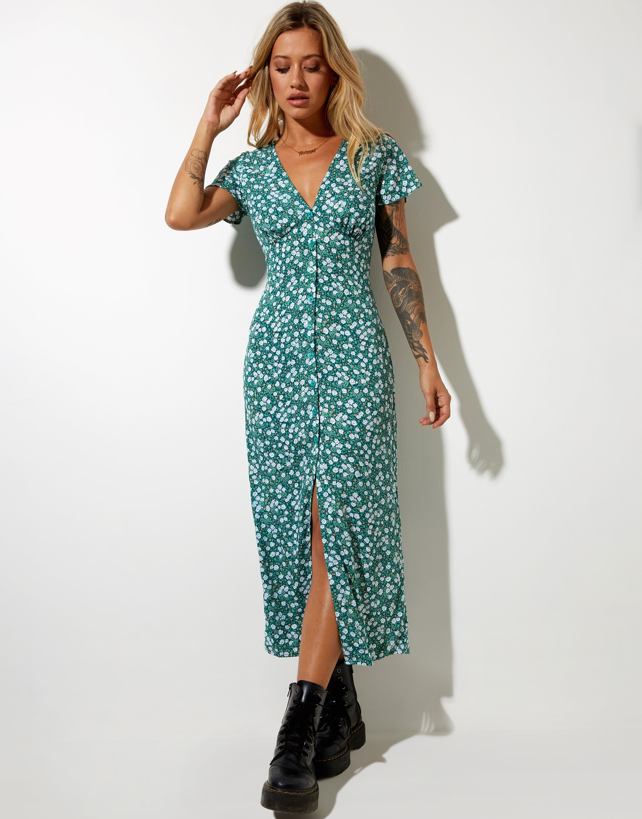 Afbeelding van Larin Midi Dress in Floral Field Green