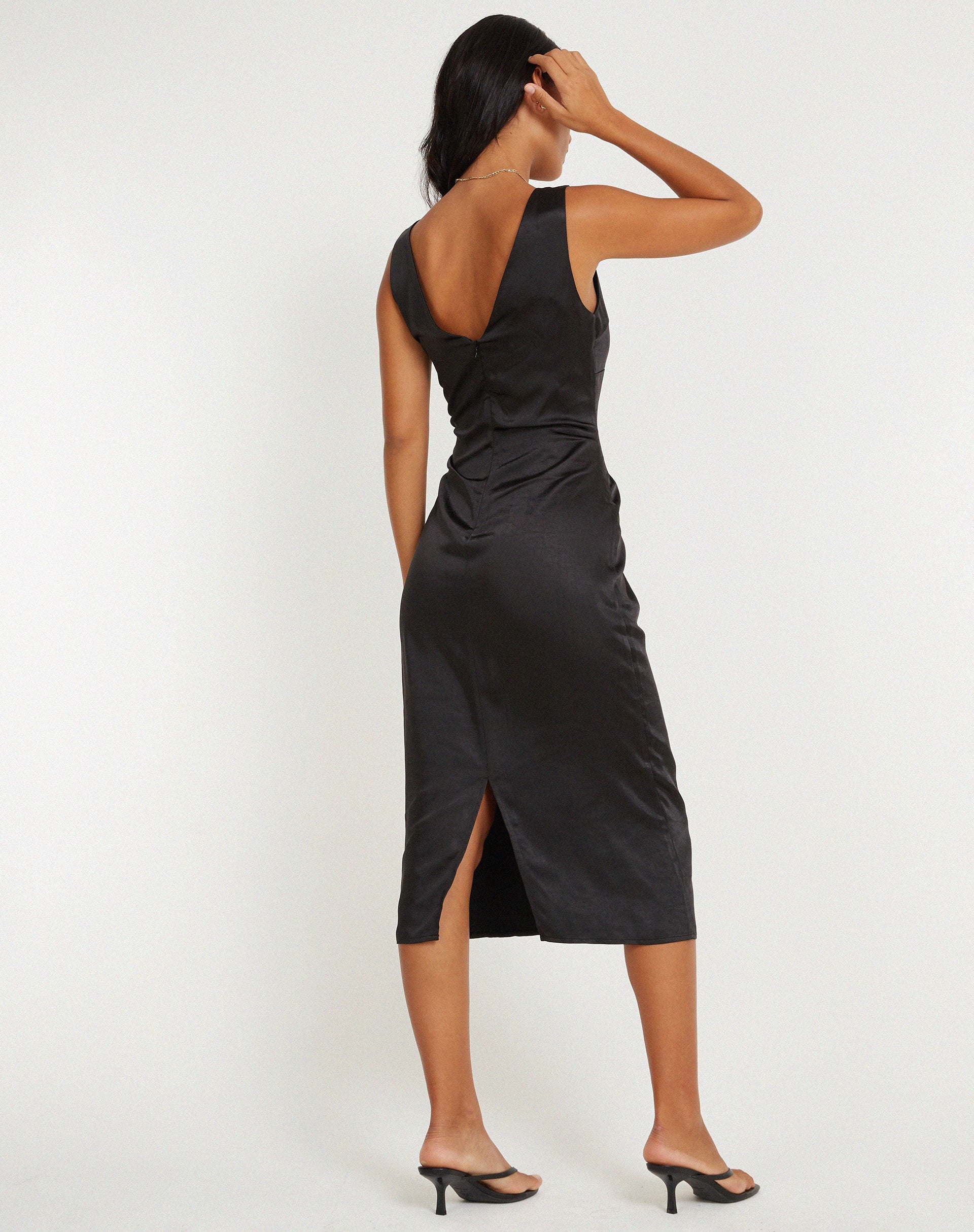 Afbeelding van Lasanda Midi Dress in Zwart