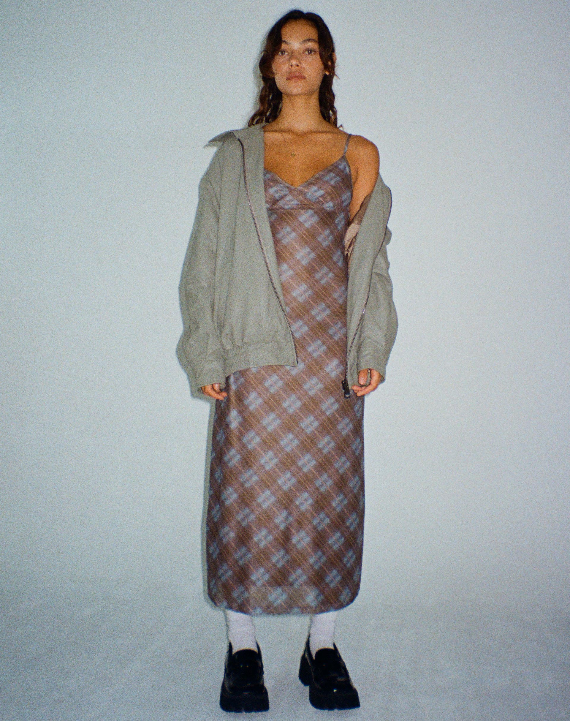 beeld van KALANA DRESS GROEN BLURRED CHECK DARK OLIVE